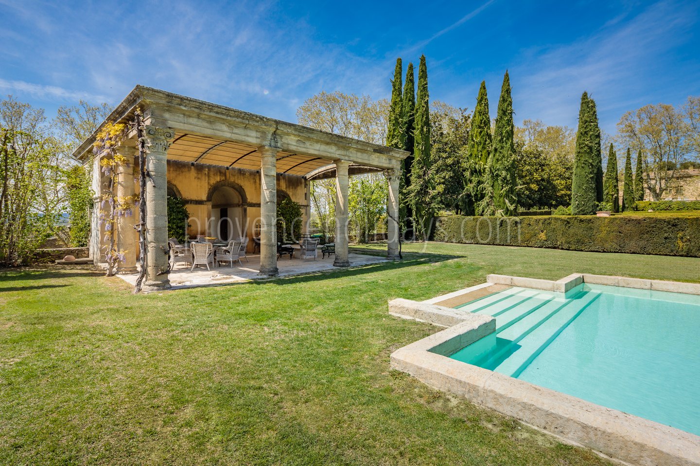 37 - Château de Luberon: Villa: Pool