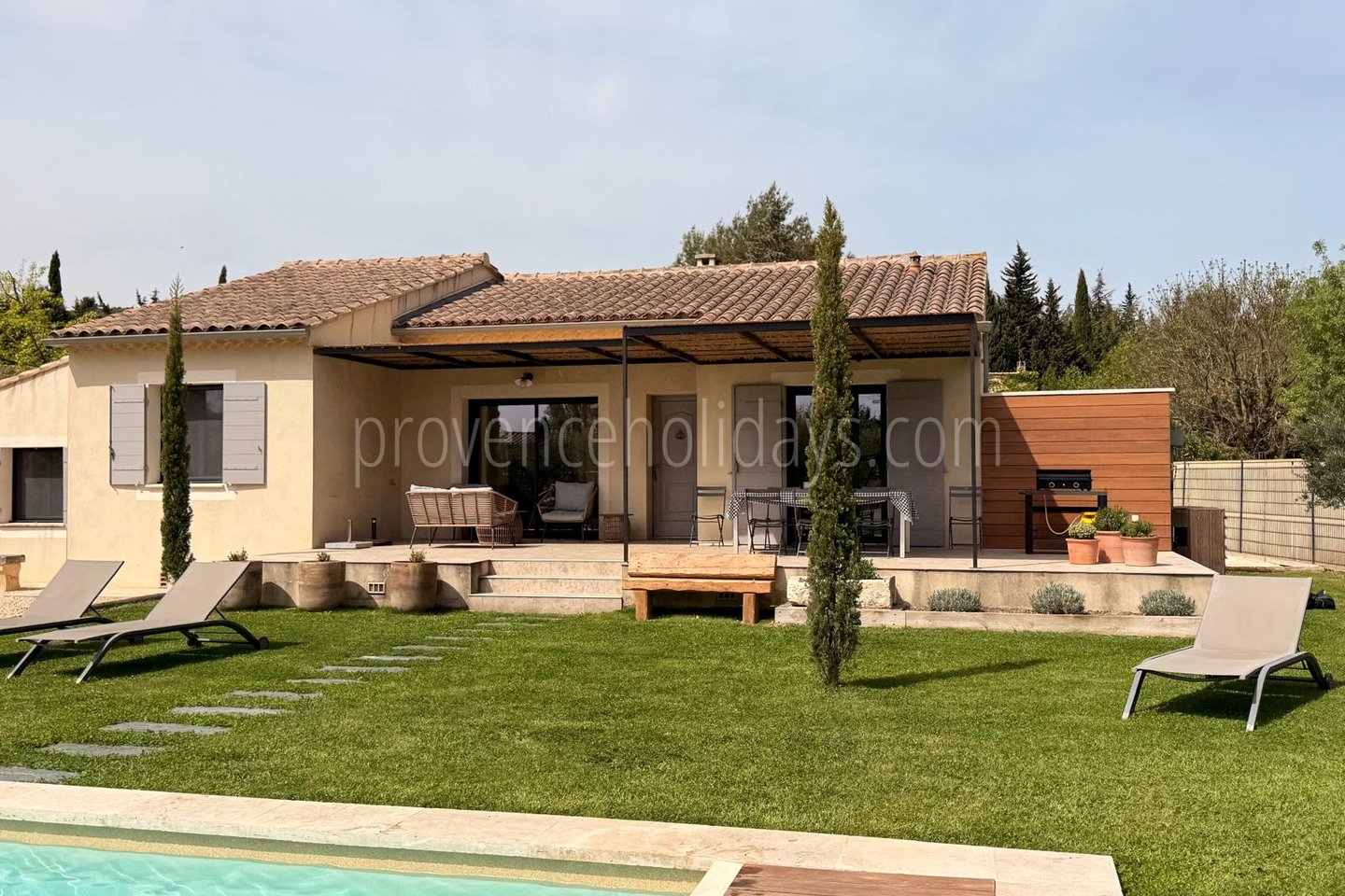 6 - Mazet du Paradou: Villa: Exterior