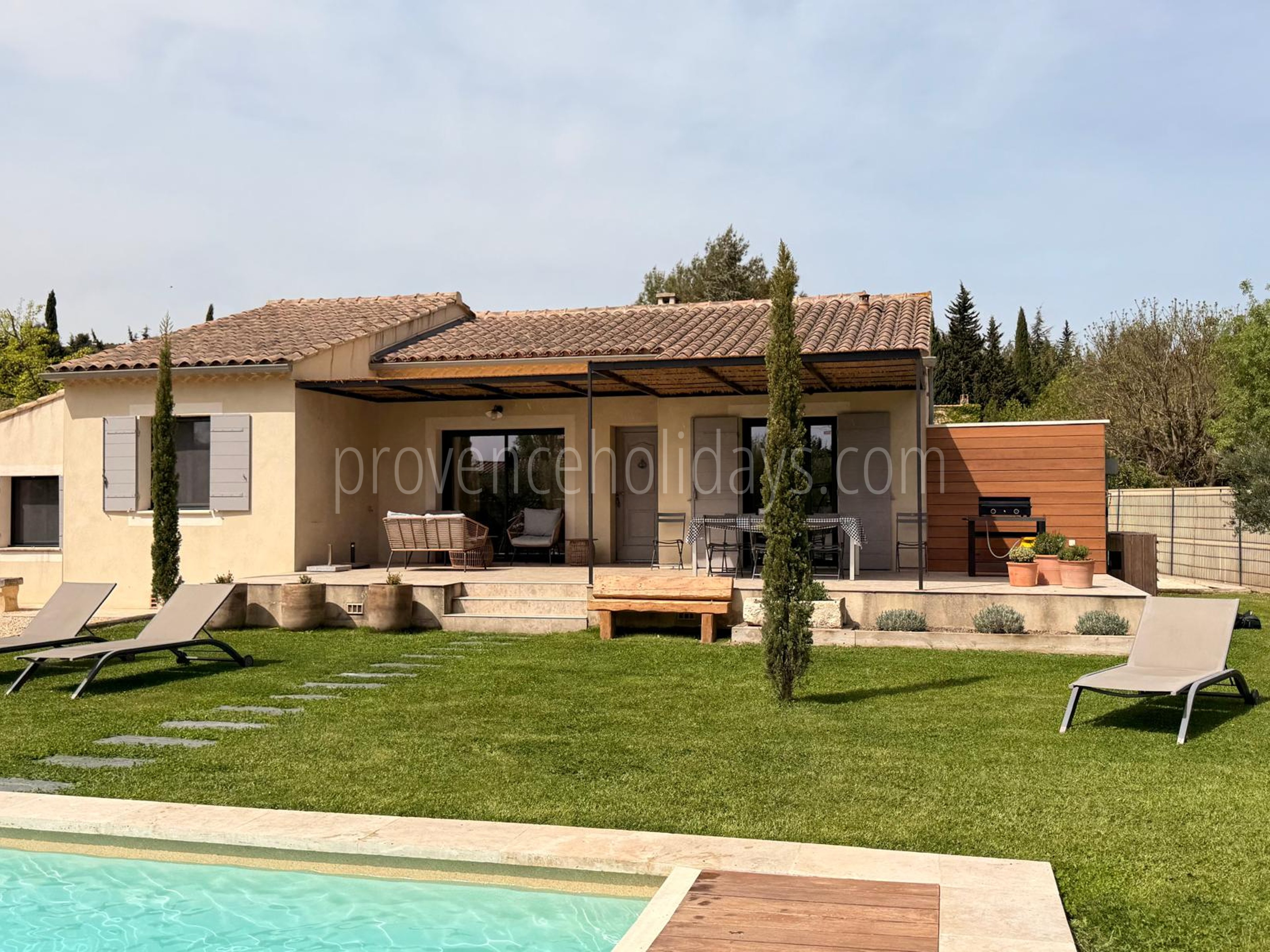 6 - Mazet du Paradou: Villa: Exterior