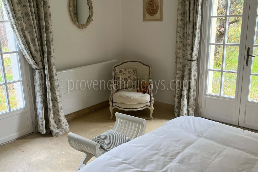 15 - Villa Lacoste: Villa: Bedroom