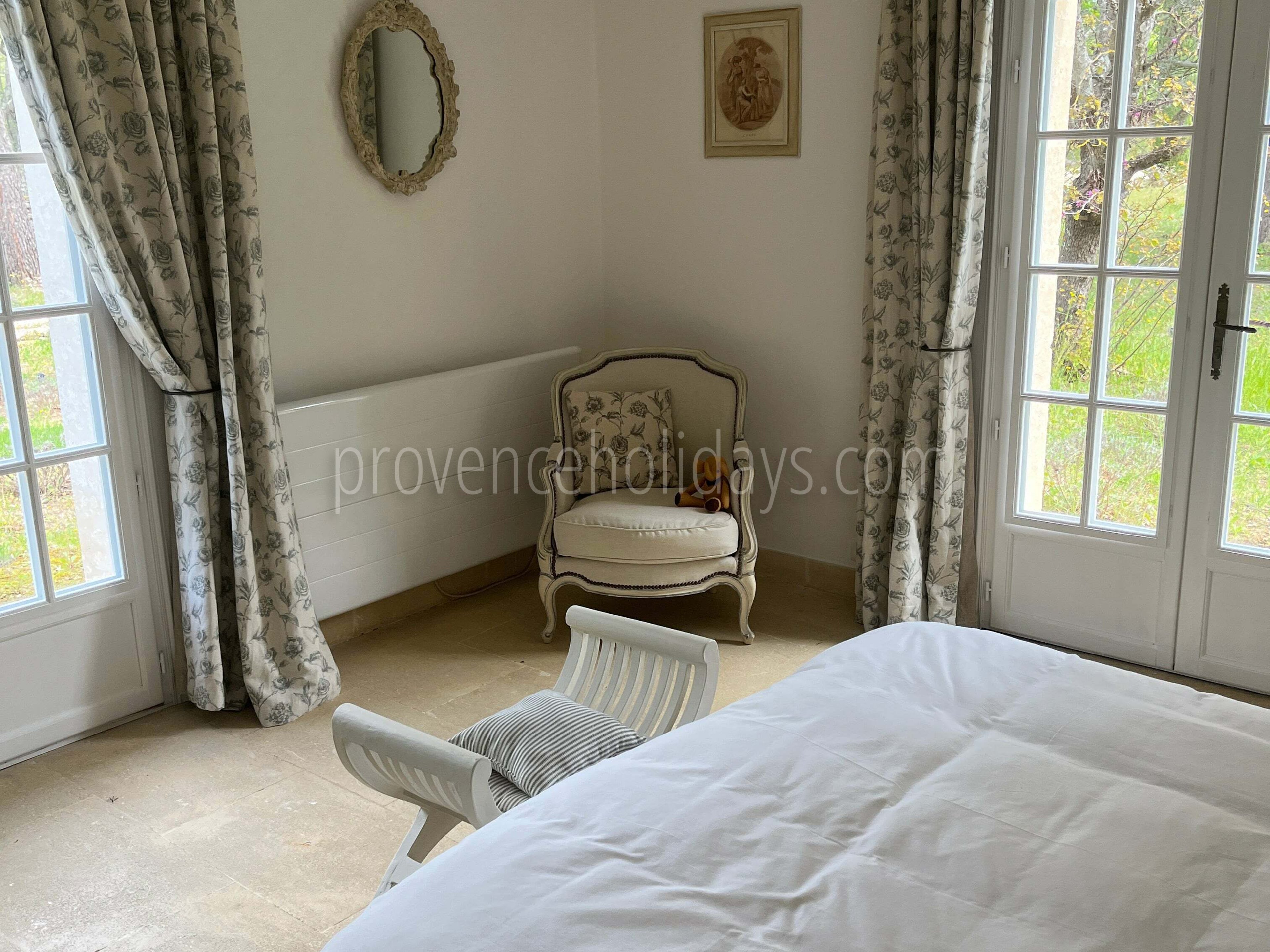 15 - Villa Lacoste: Villa: Bedroom