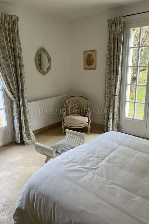15 - Villa Lacoste: Villa: Bedroom