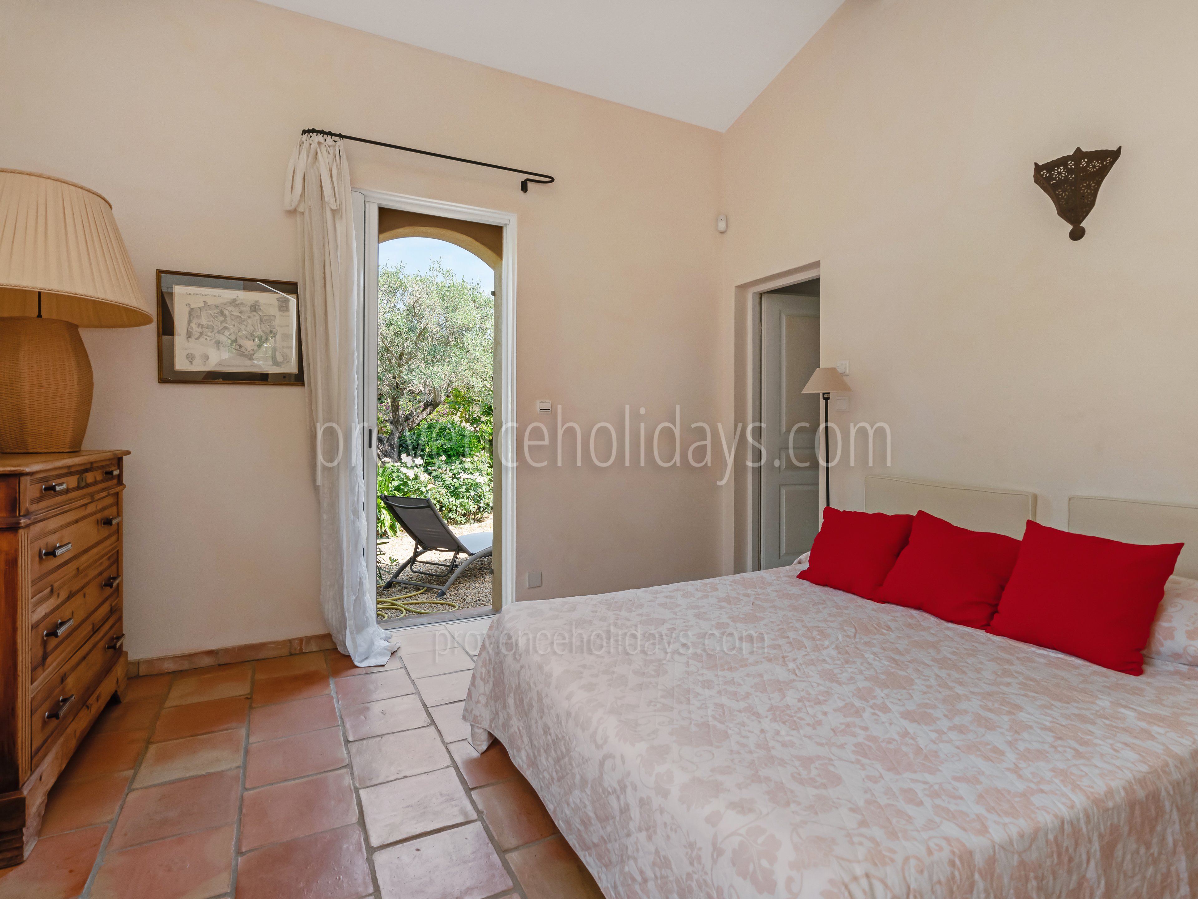 18 - Villa Serena: Villa: Bedroom