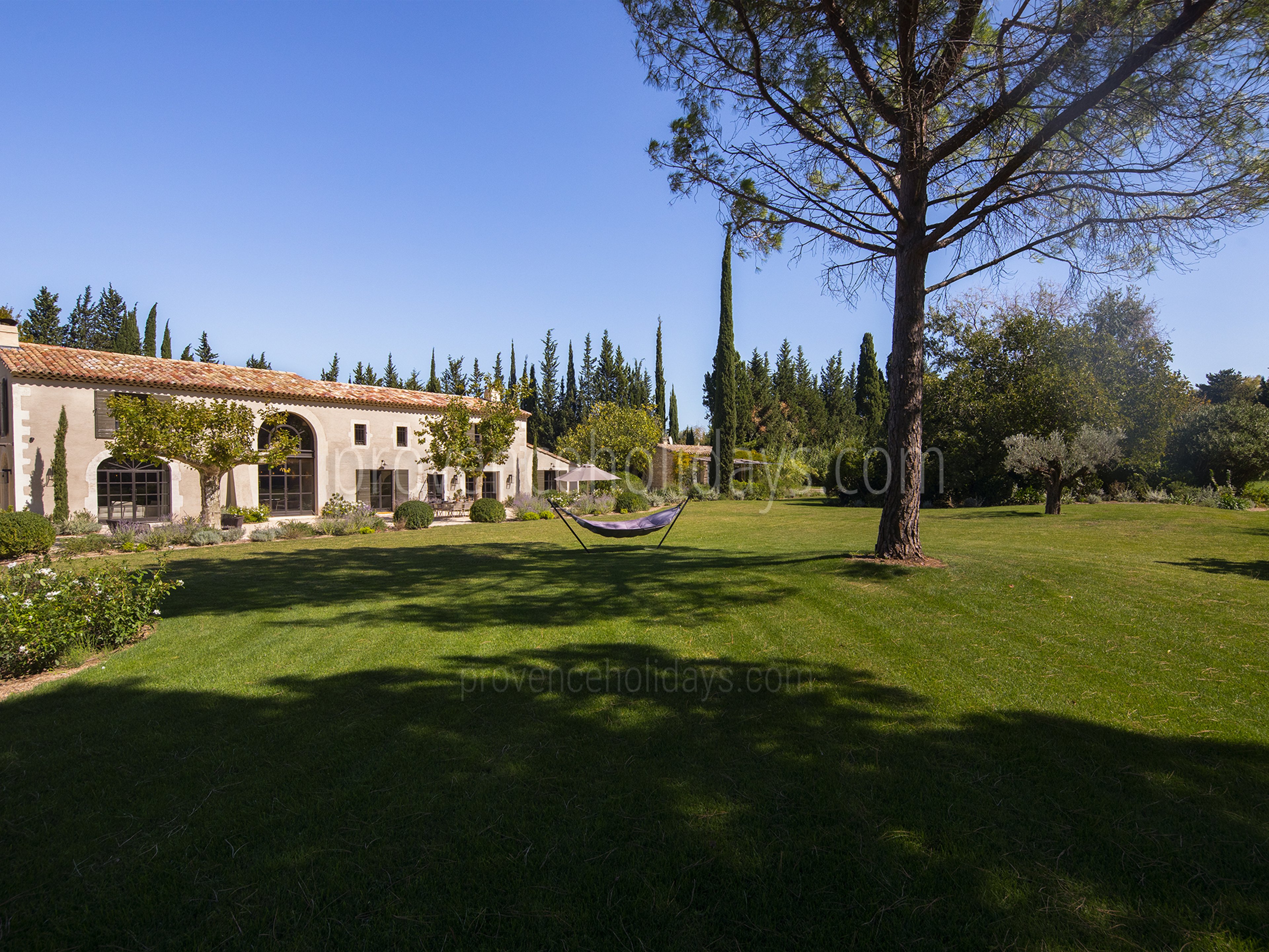 8 - Mas du Paradis: Villa: Exterior
