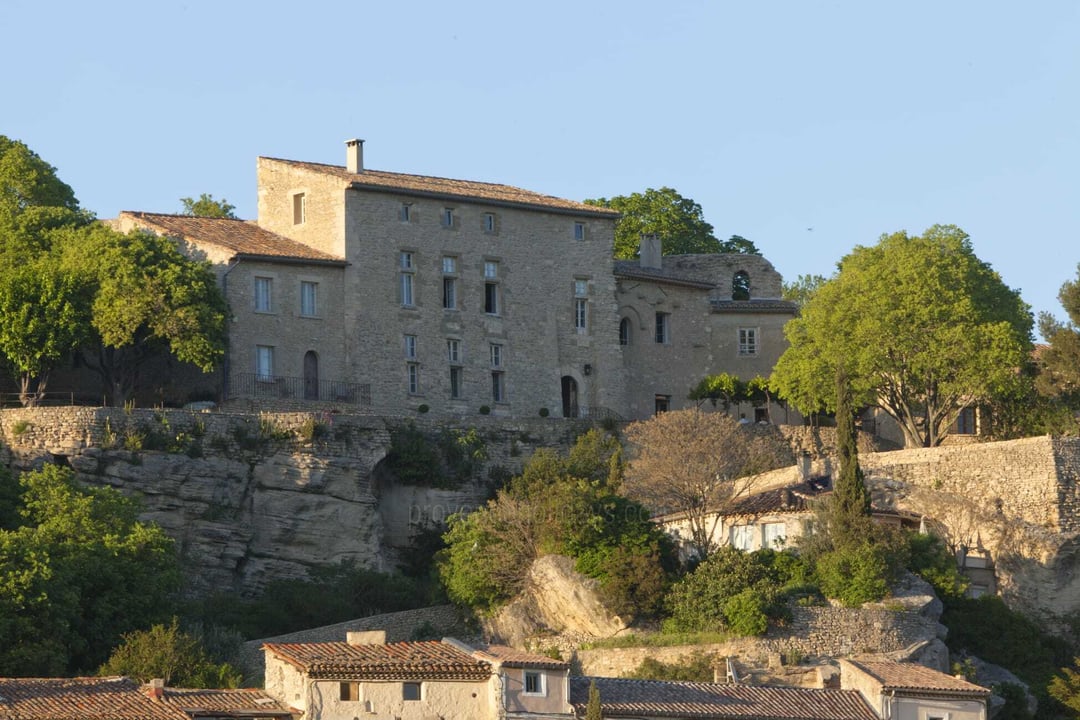 LUBERON - Château du XIe Siècle à vendre
