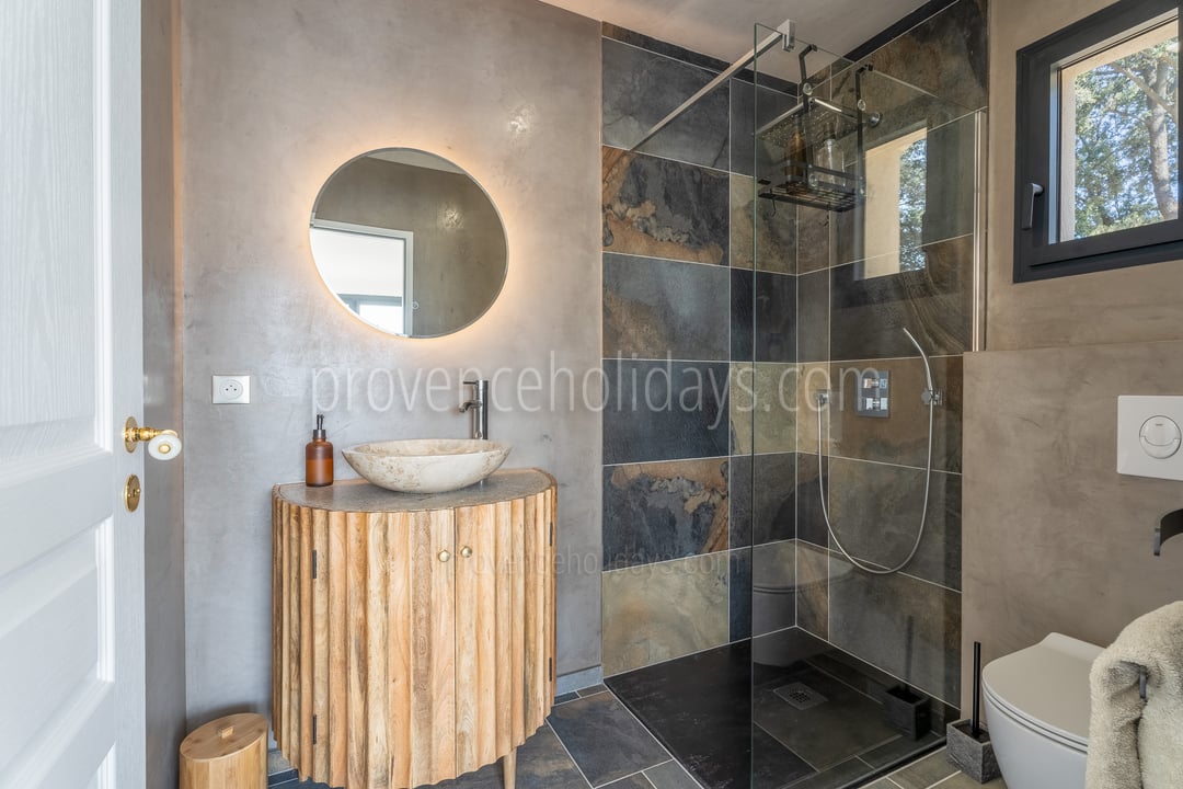 10 - Villa des Estrets: Villa: Bathroom