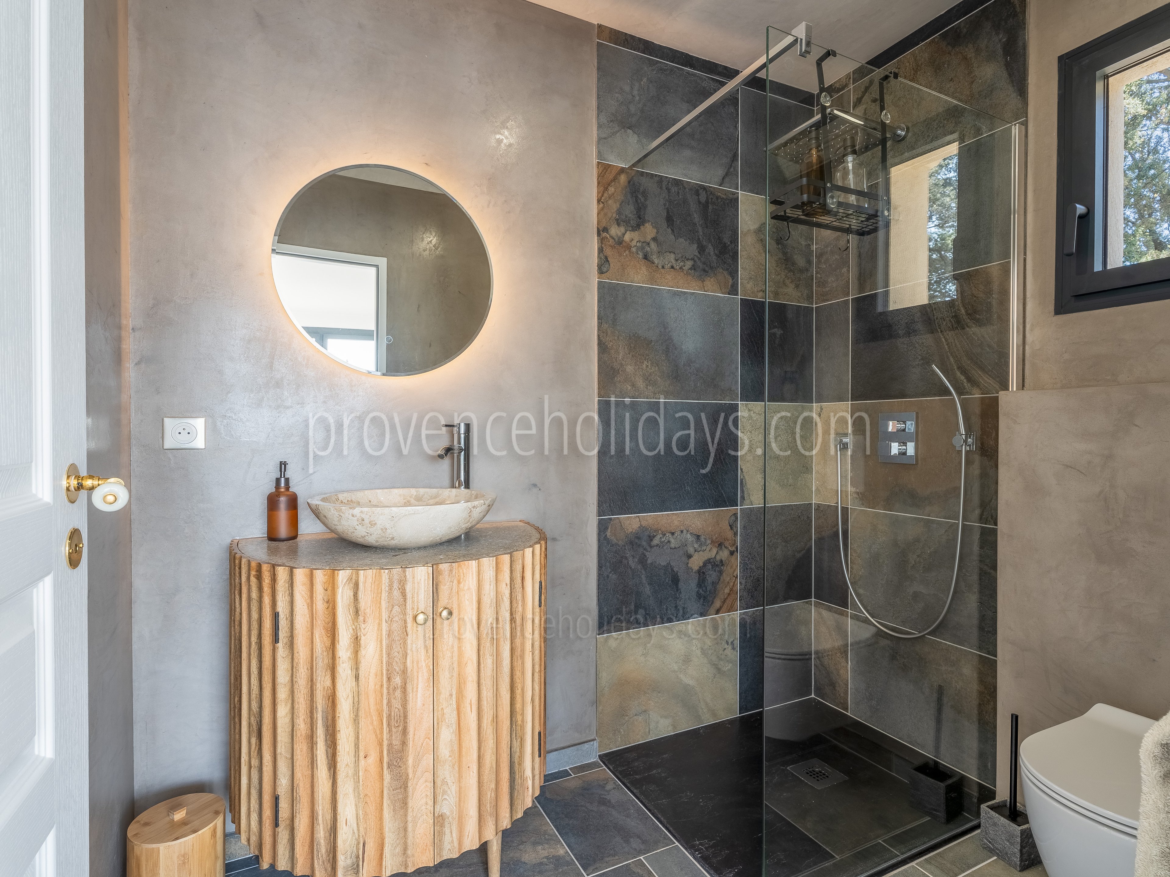 10 - Villa des Estrets: Villa: Bathroom