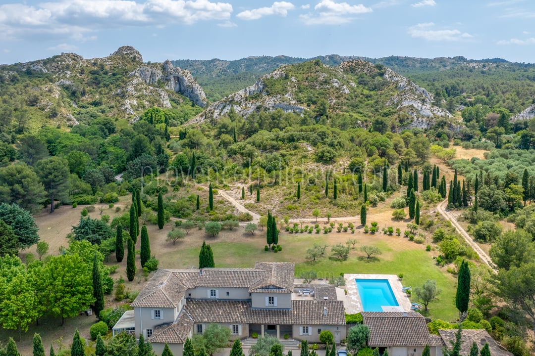27 - Mas des Trois Cyprès: Villa: Exterior