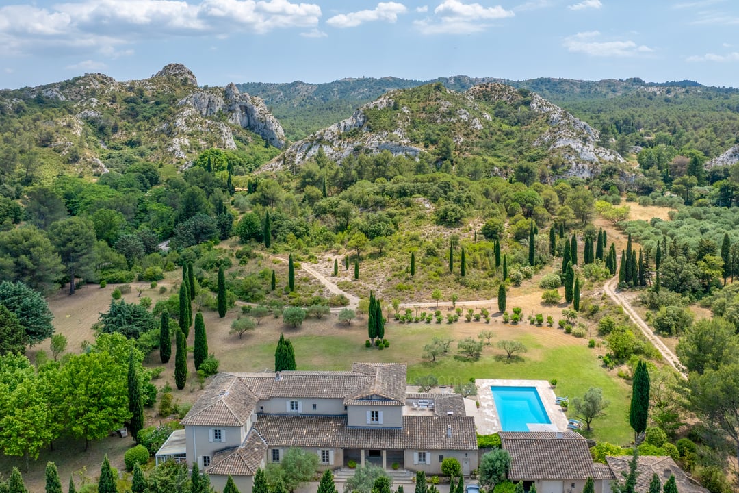 28 - Mas des Trois Cyprès: Villa: Exterior