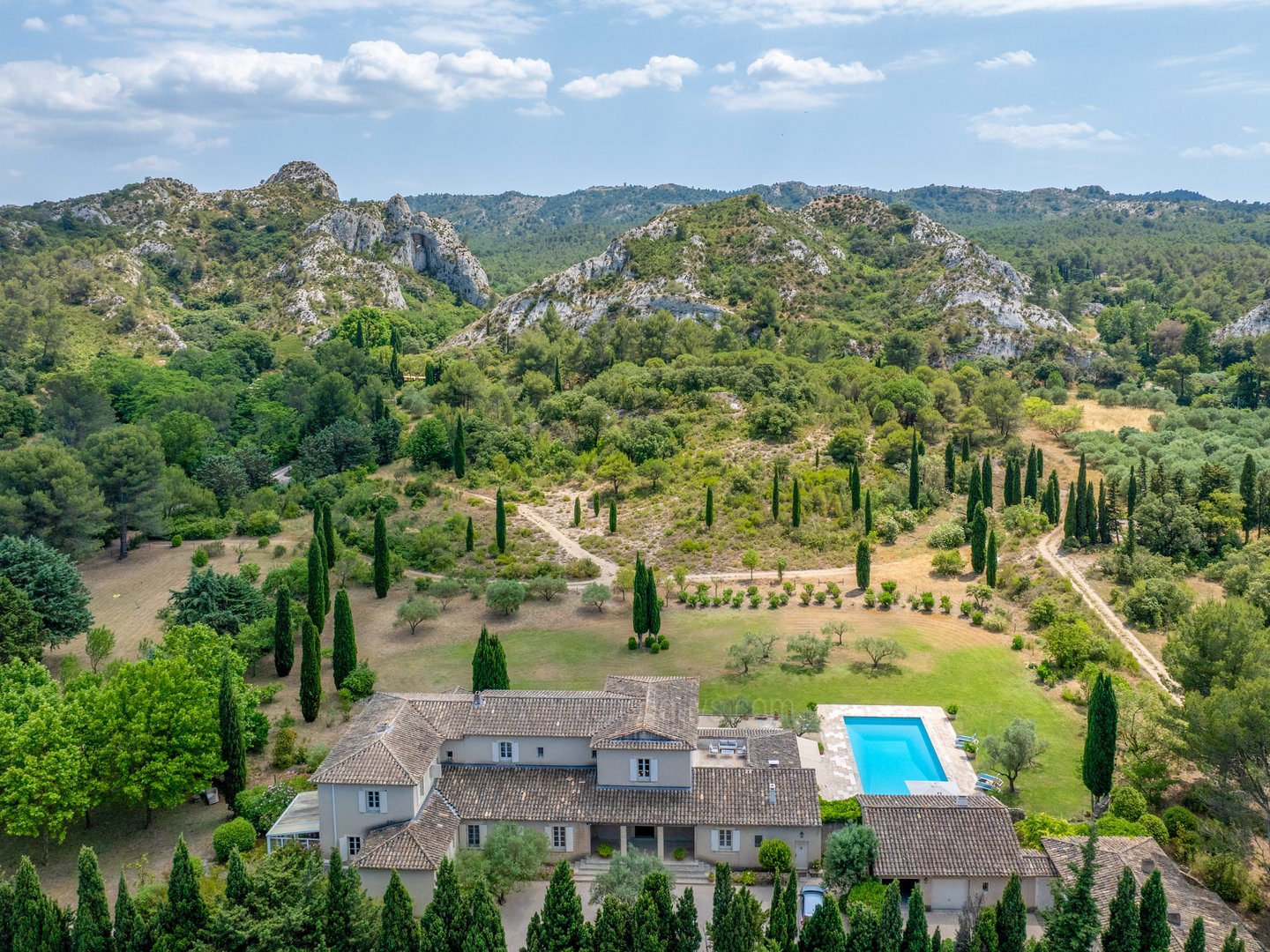 28 - Mas des Trois Cyprès: Villa: Exterior