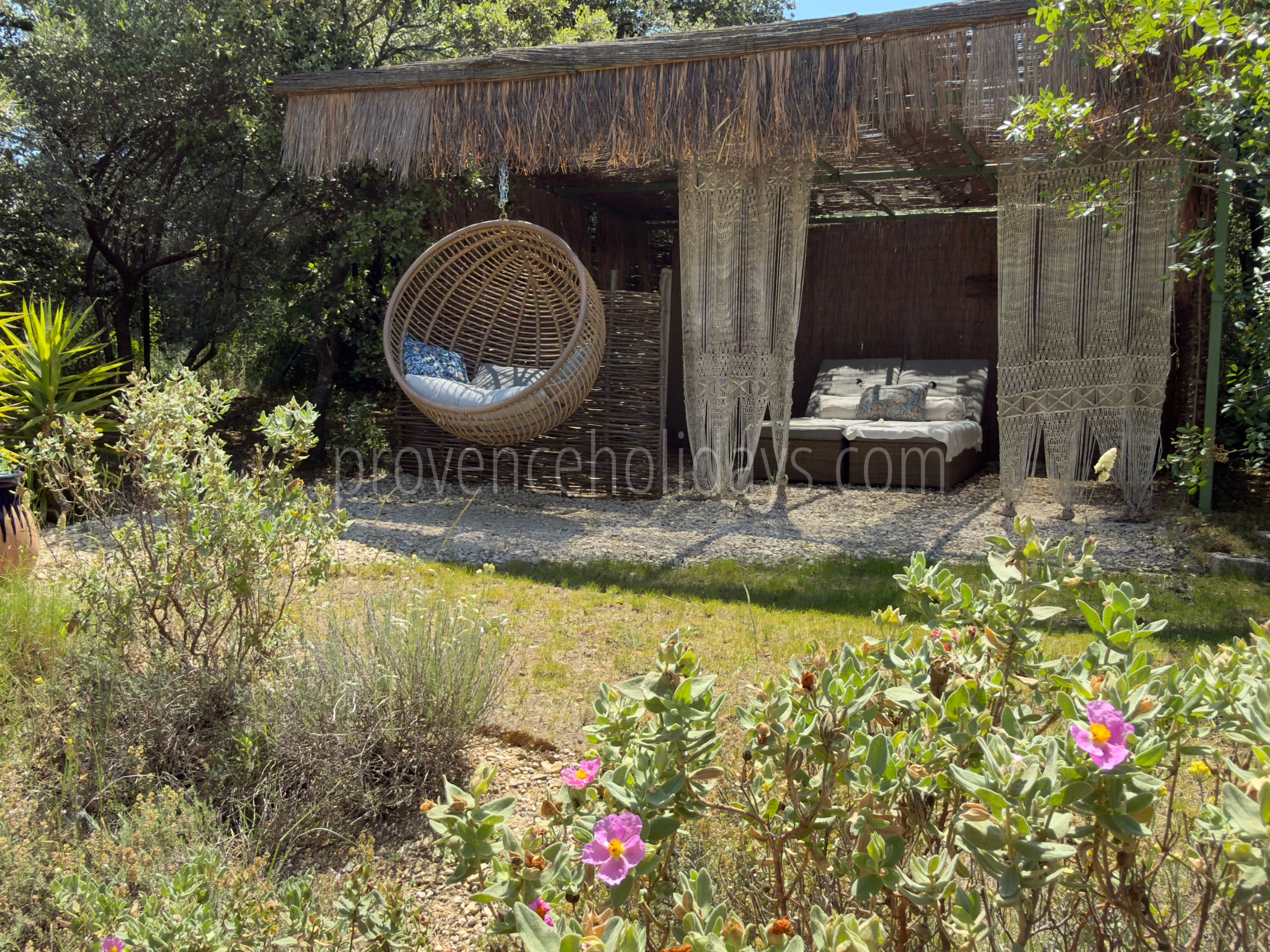 84 - Le Mas de la Cabro: Villa: Exterior