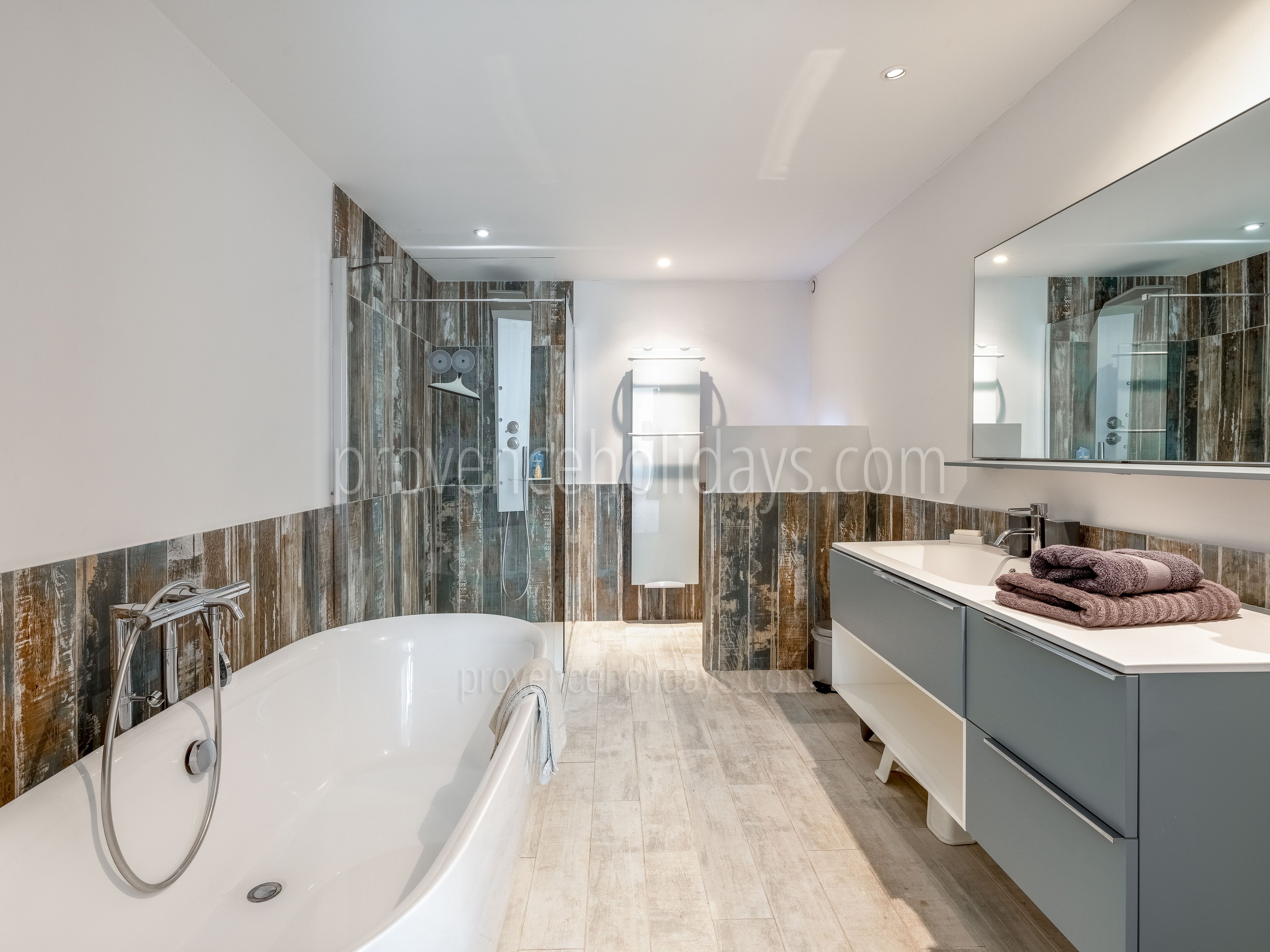 33 - Domaine de la Bouisse: Villa: Bathroom