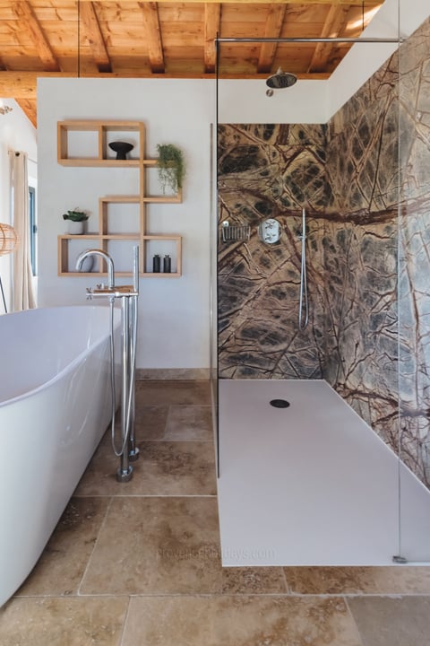 20 - Mas des Cerisiers: Villa: Bathroom