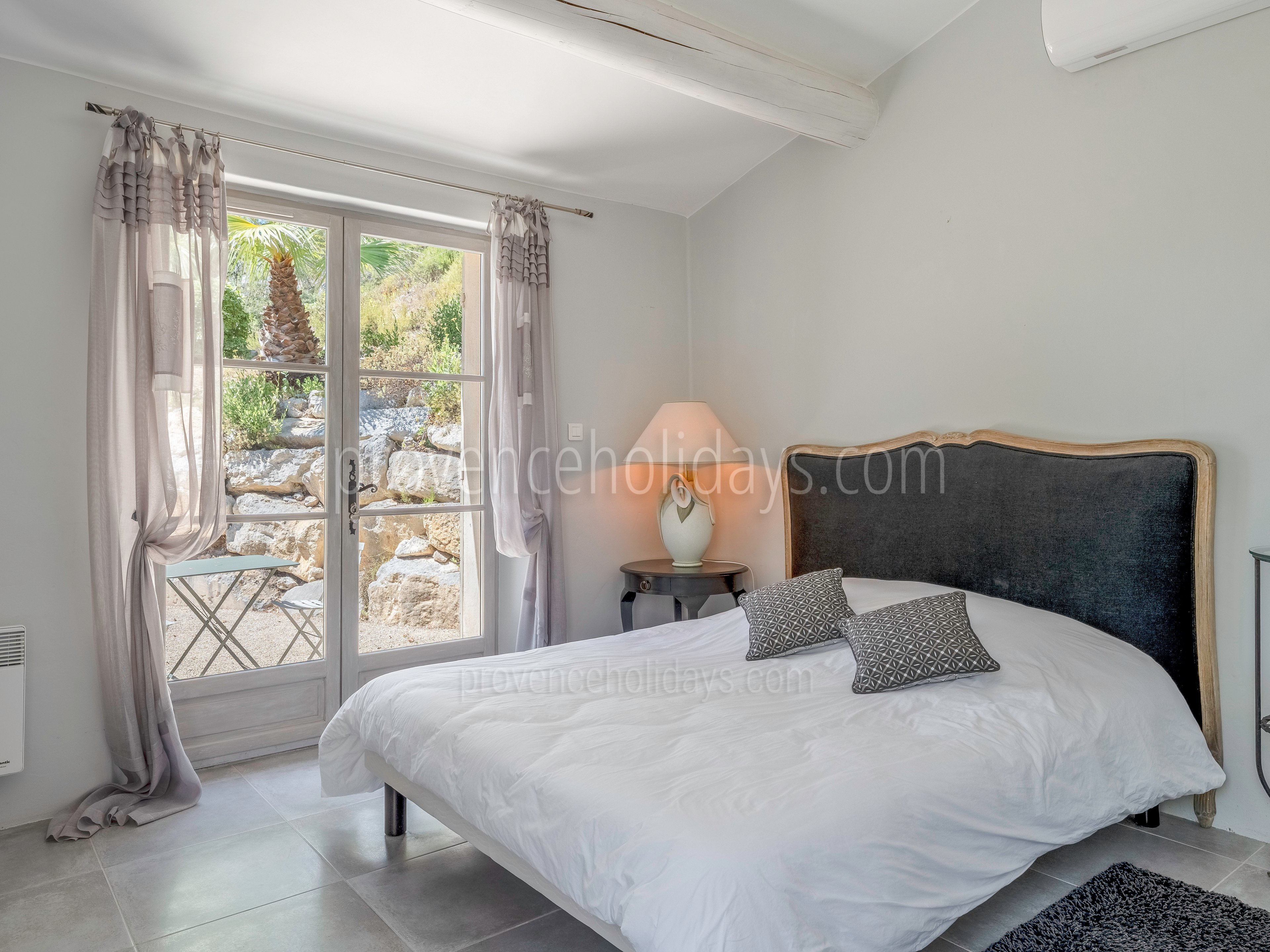 29 - Mas des Songes: Villa: Bedroom