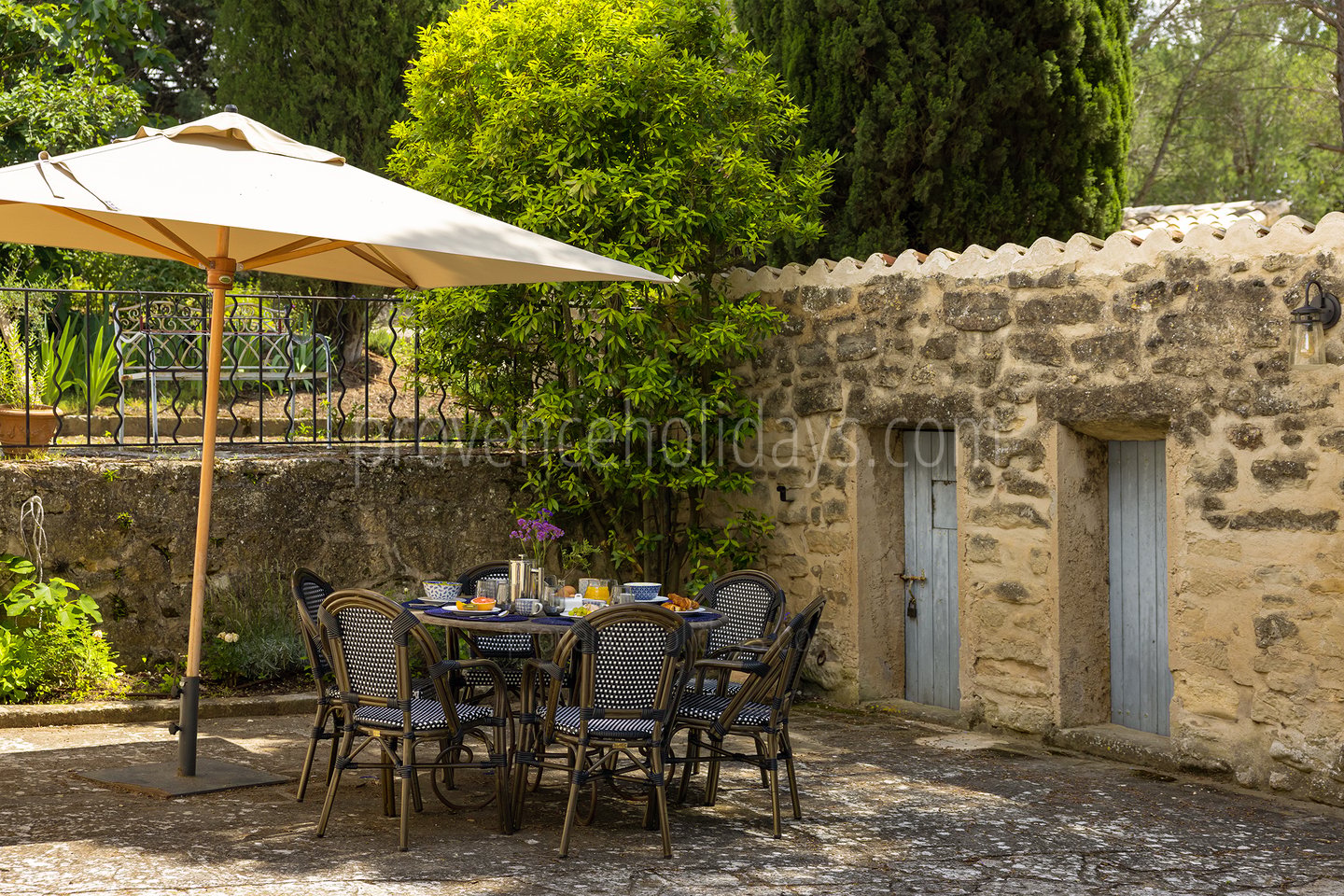 44 - Le Mas d\'Ansouis: Villa: Exterior