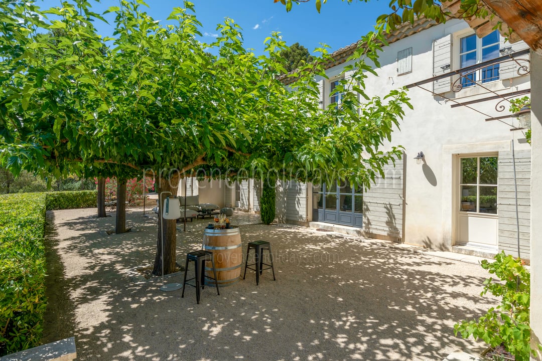 10 - Mas des Songes: Villa: Exterior