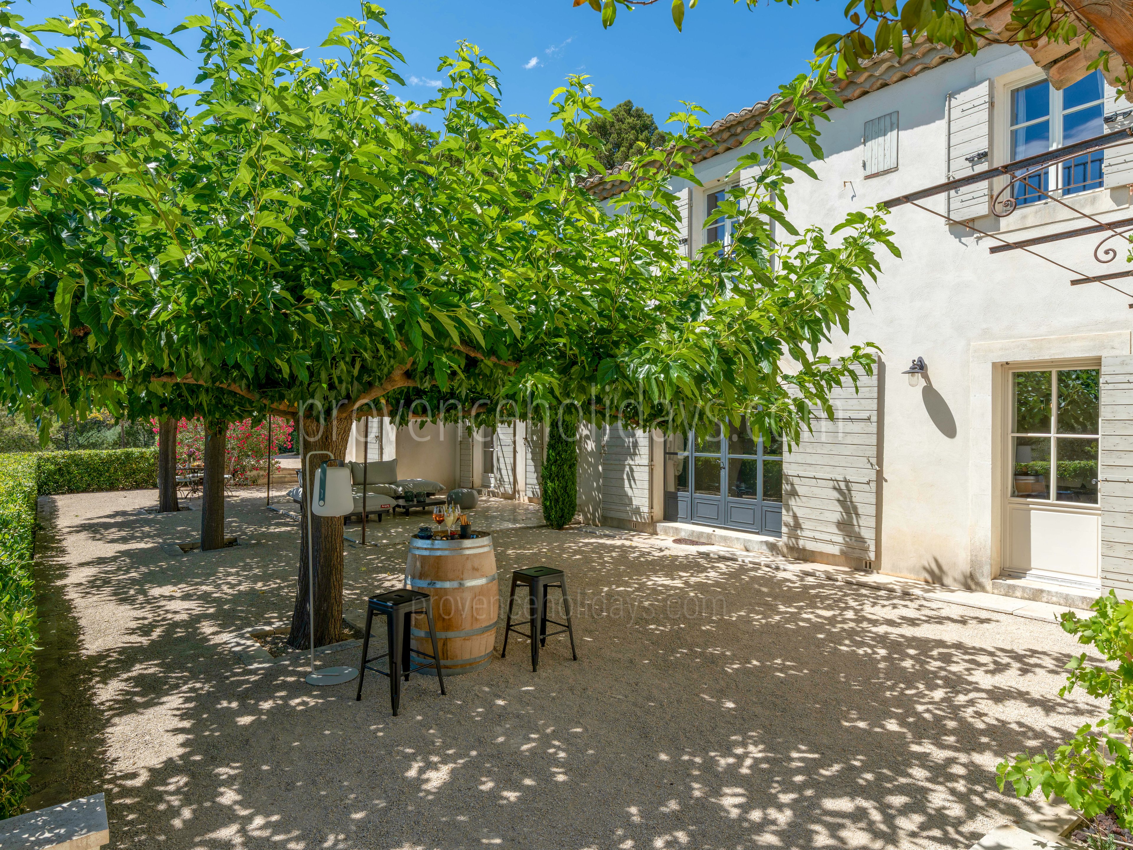 10 - Mas des Songes: Villa: Exterior