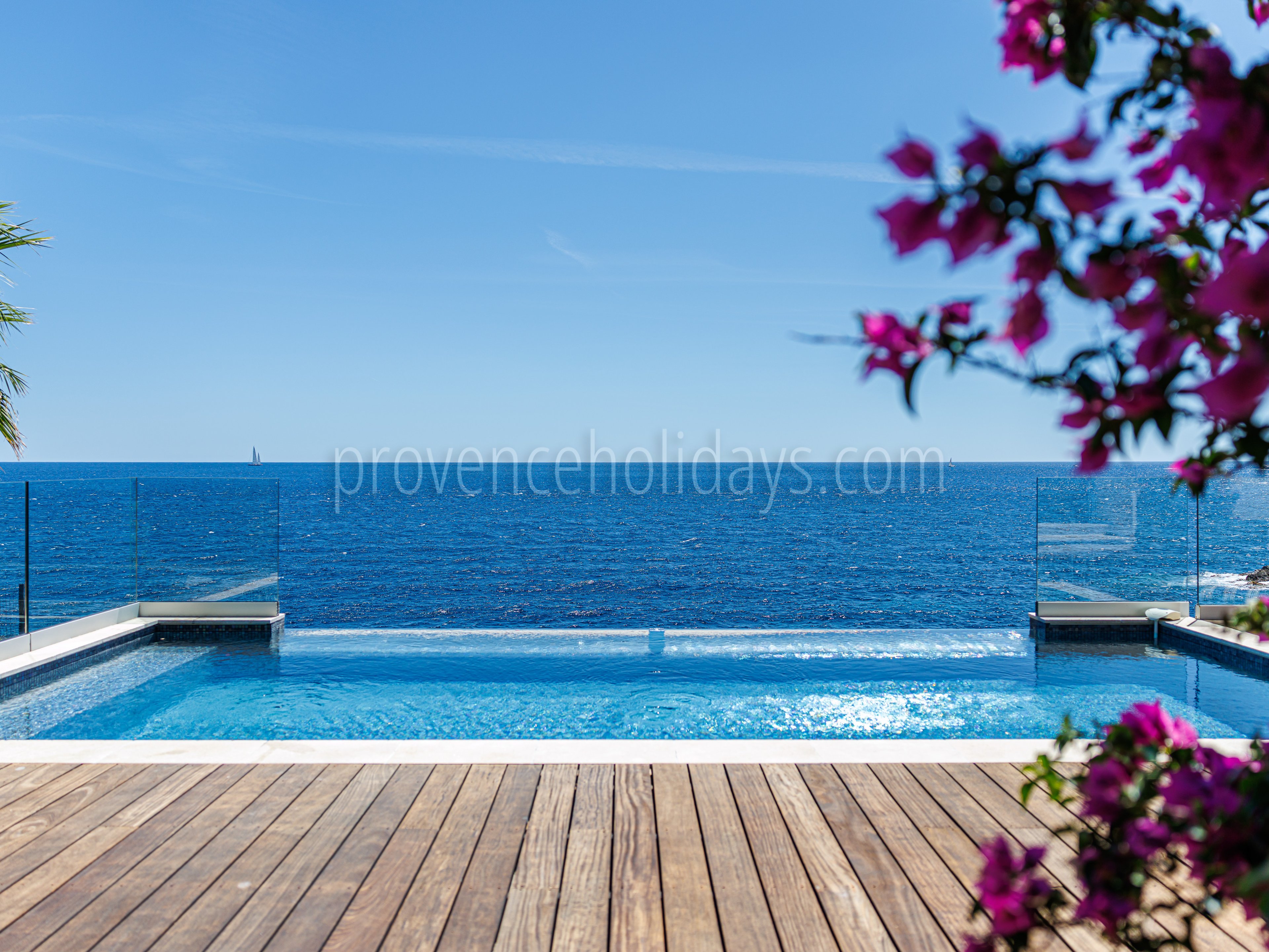 13 - Villa du Rocher: Villa: Pool