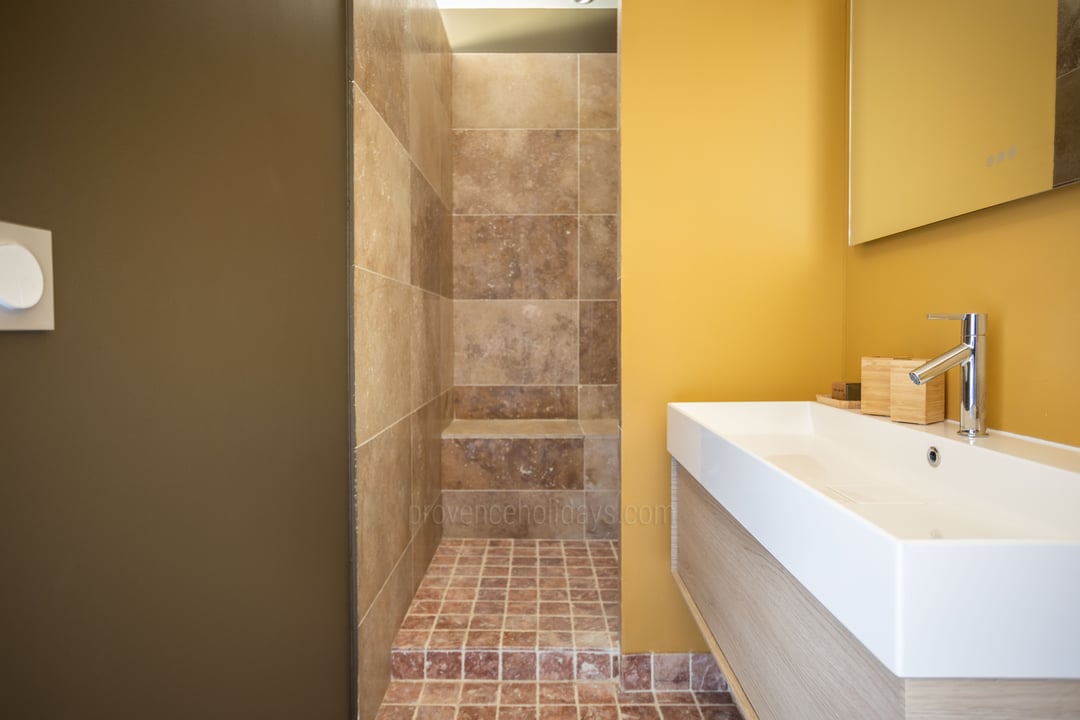 19 - Mas de la Colline: Villa: Bathroom