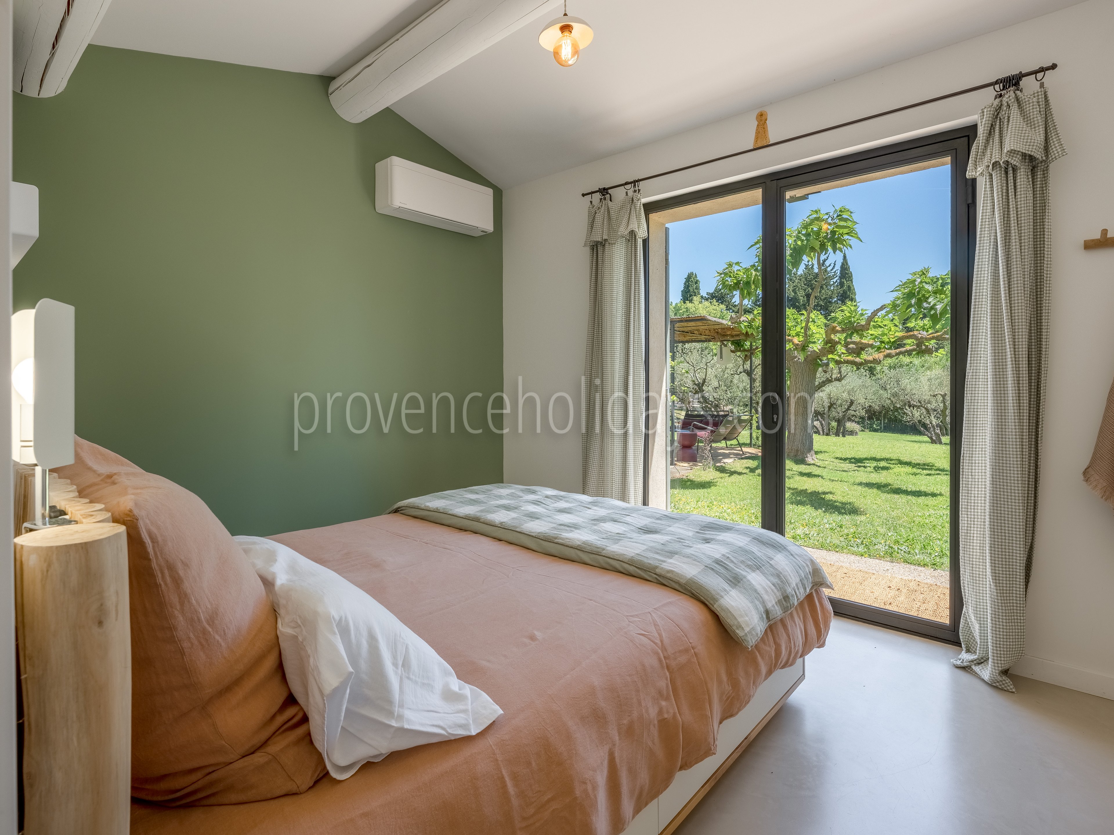 42 - Mas de la Burlande: Villa: Bedroom