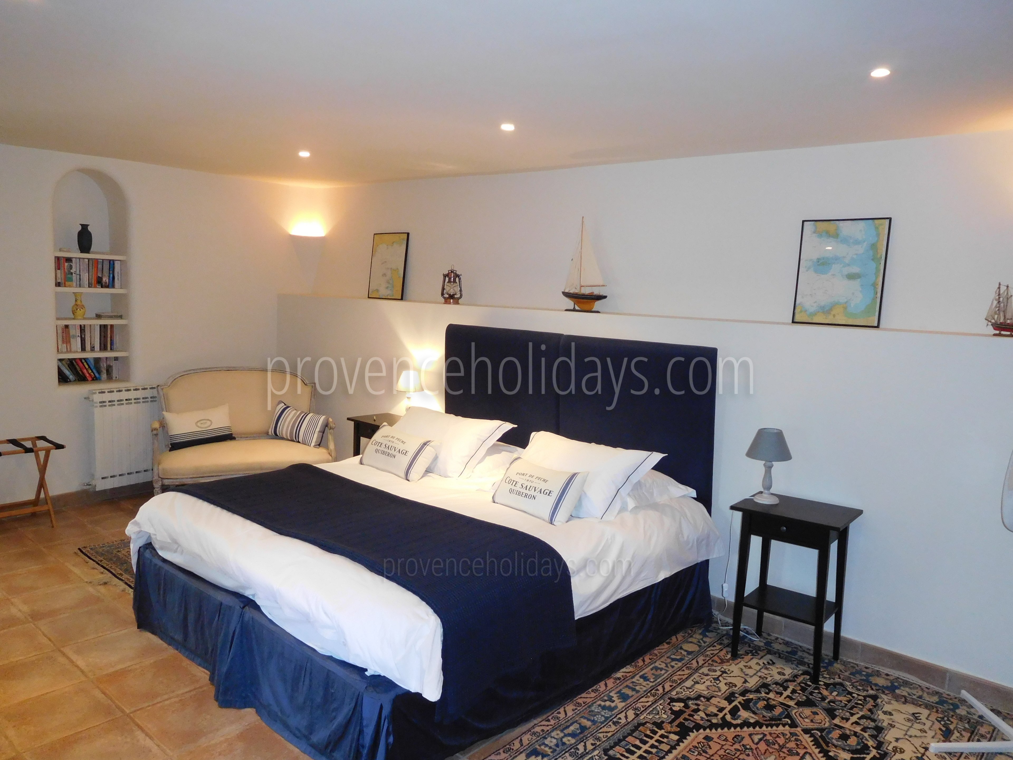 10 - Mas Lorgues: Villa: Bedroom