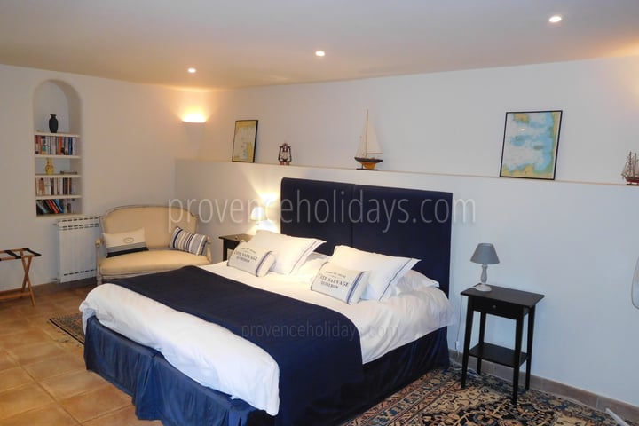 10 - Mas Lorgues: Villa: Bedroom