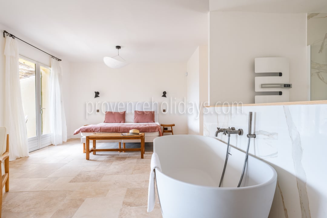 19 - Mas des Collines du Luberon: Villa: Bedroom