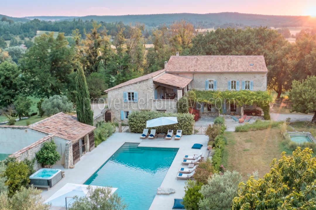 101 - La Bastide Neuve: Villa: Exterior