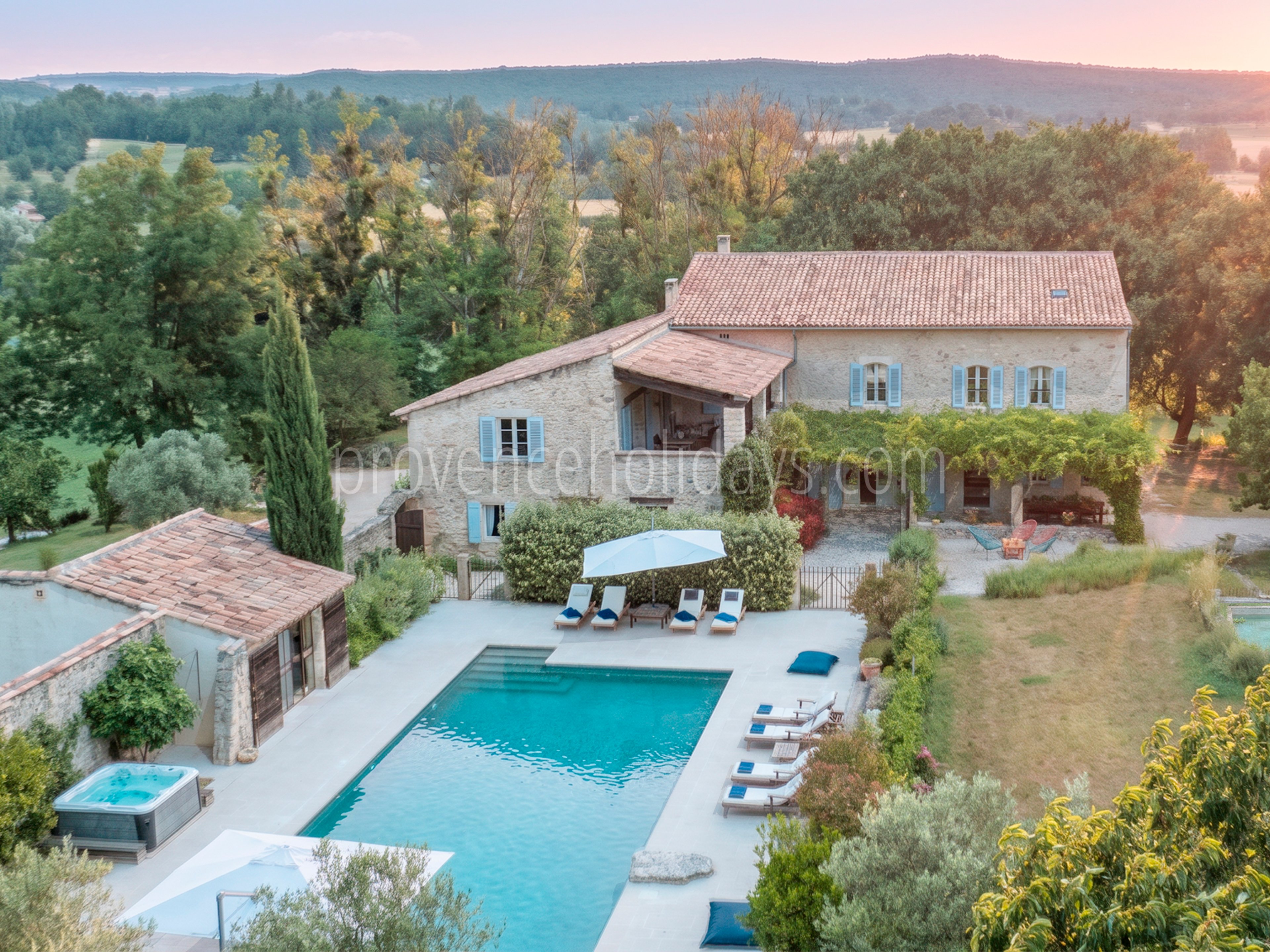 101 - La Bastide Neuve: Villa: Exterior
