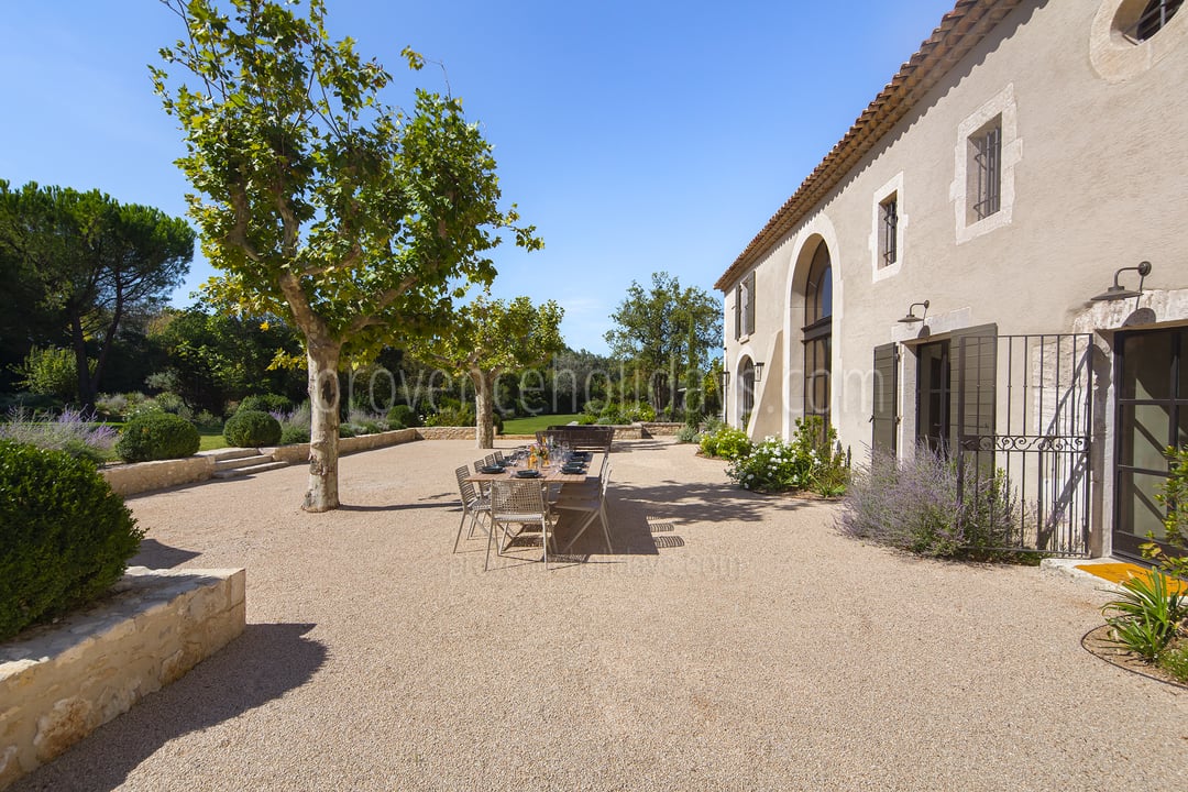 13 - Mas du Paradis: Villa: Exterior