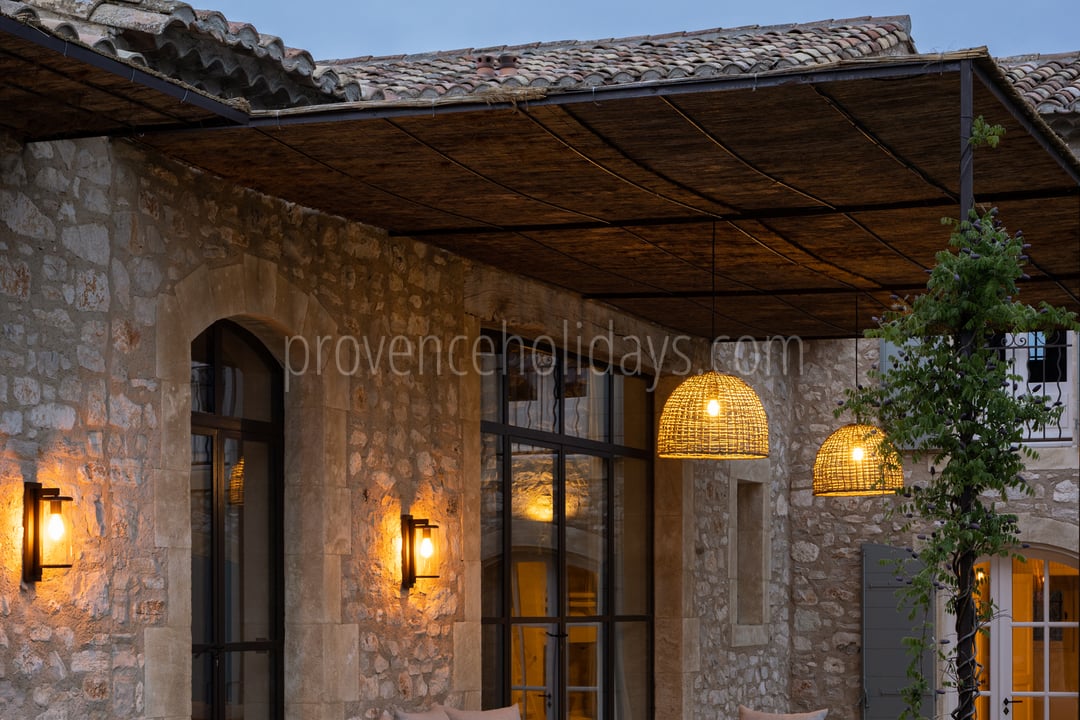19 - Mas Chabaud: Villa: Exterior