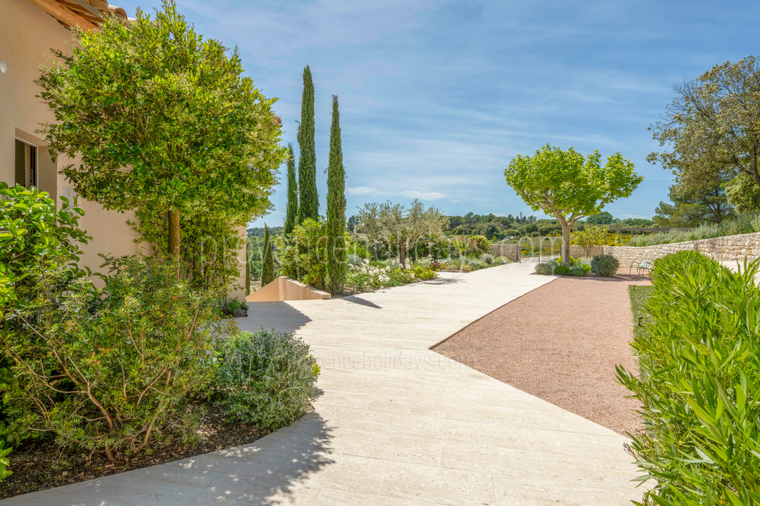 29 - Eden-en-Provence: Villa: Exterior
