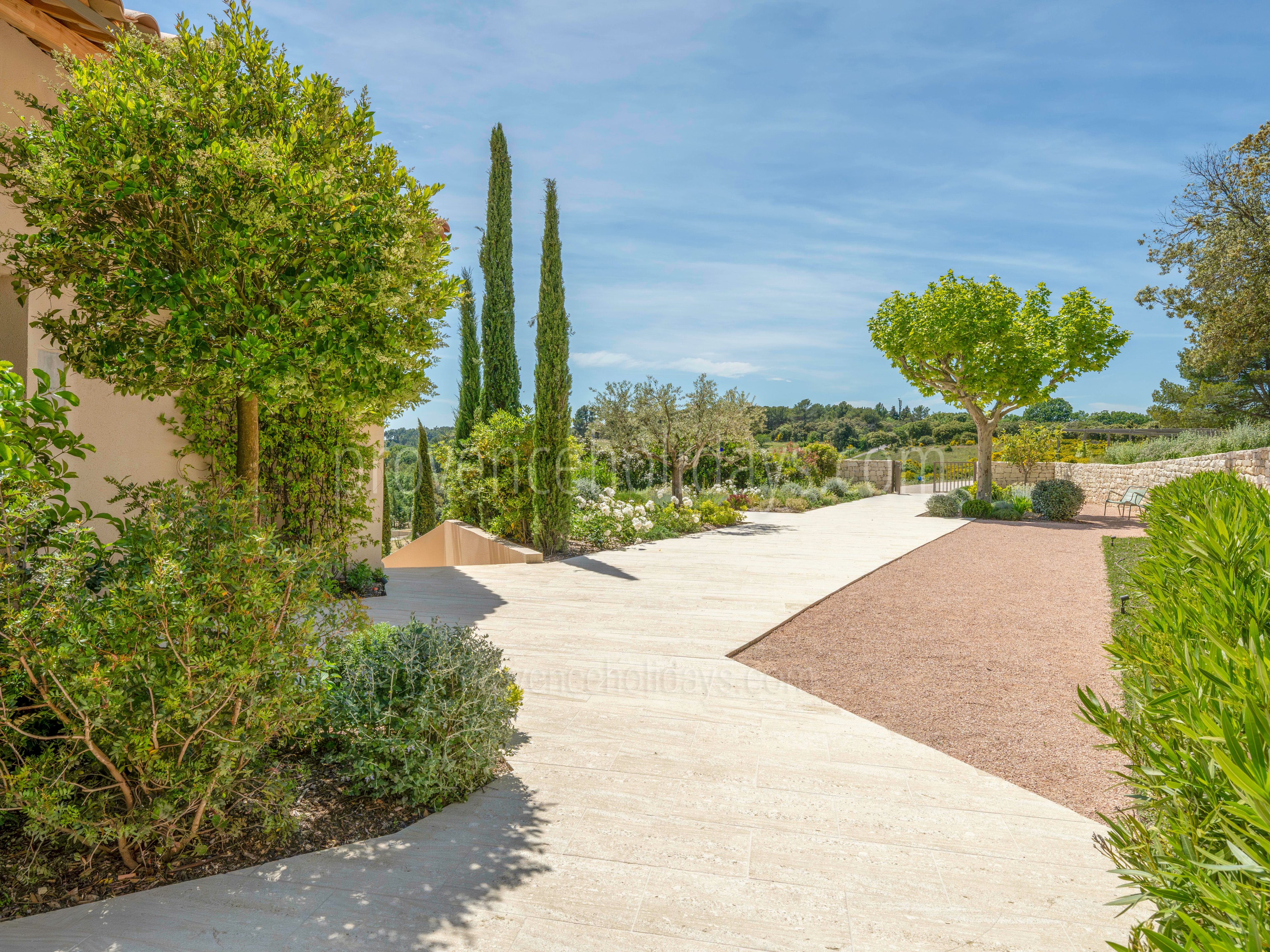 29 - Eden-en-Provence: Villa: Exterior