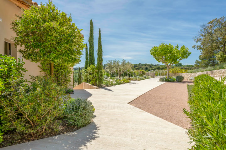 29 - Eden-en-Provence: Villa: Exterior