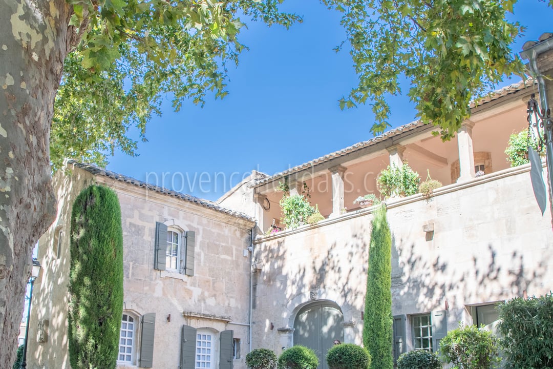 7 - Le Joyau de Paradou: Villa: Exterior