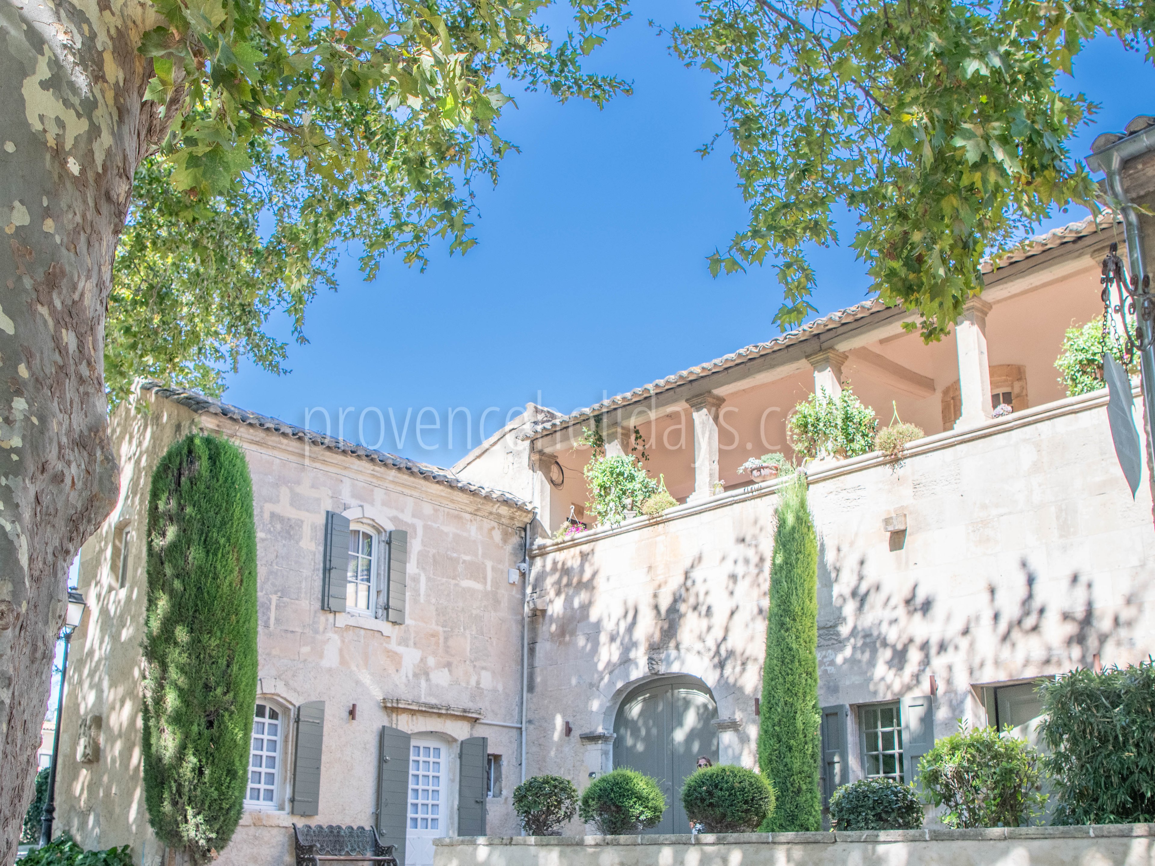 7 - Le Joyau de Paradou: Villa: Exterior