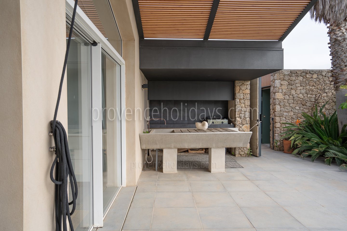 24 - Refuge d\'Azur: Villa: Exterior