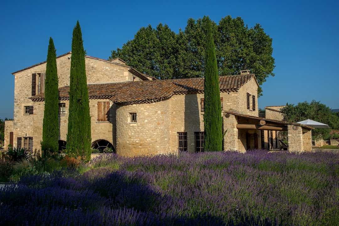 Luxus-Ferienwohnung mit beheiztem Pool in Ménerbes