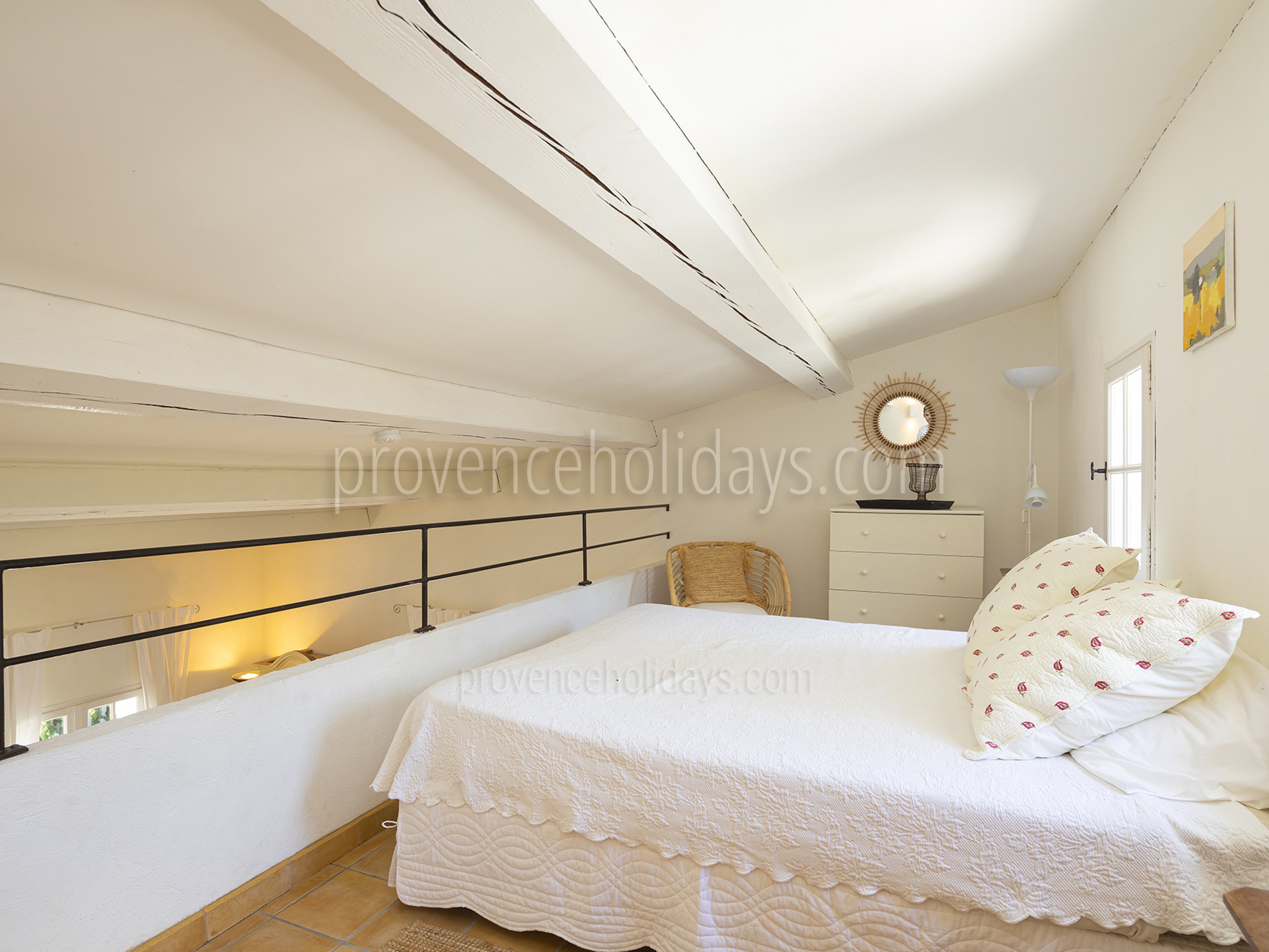 57 - Mas de Gordes: Villa: Bedroom