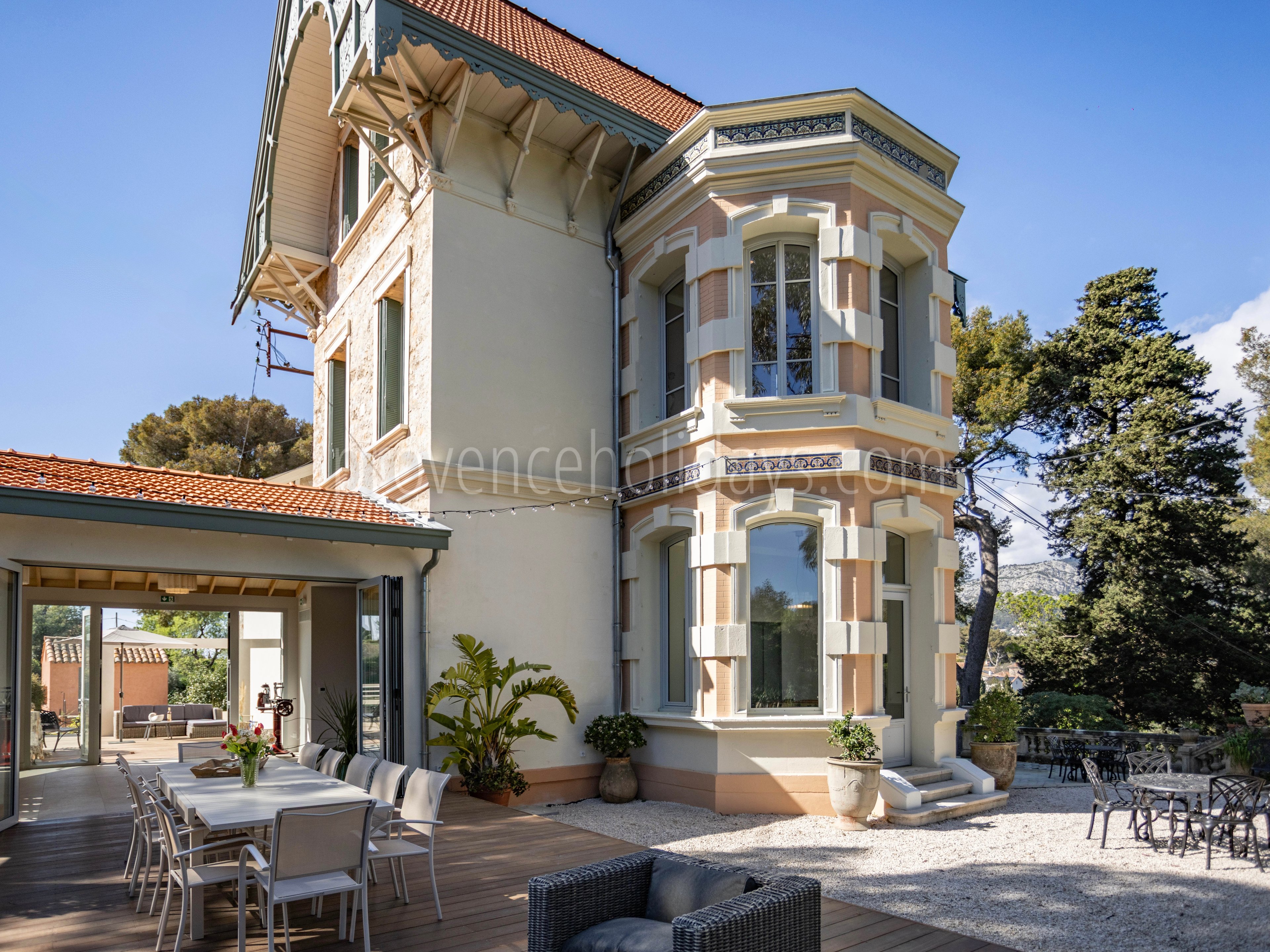 -2 - Domaine Ora: Villa: Exterior
