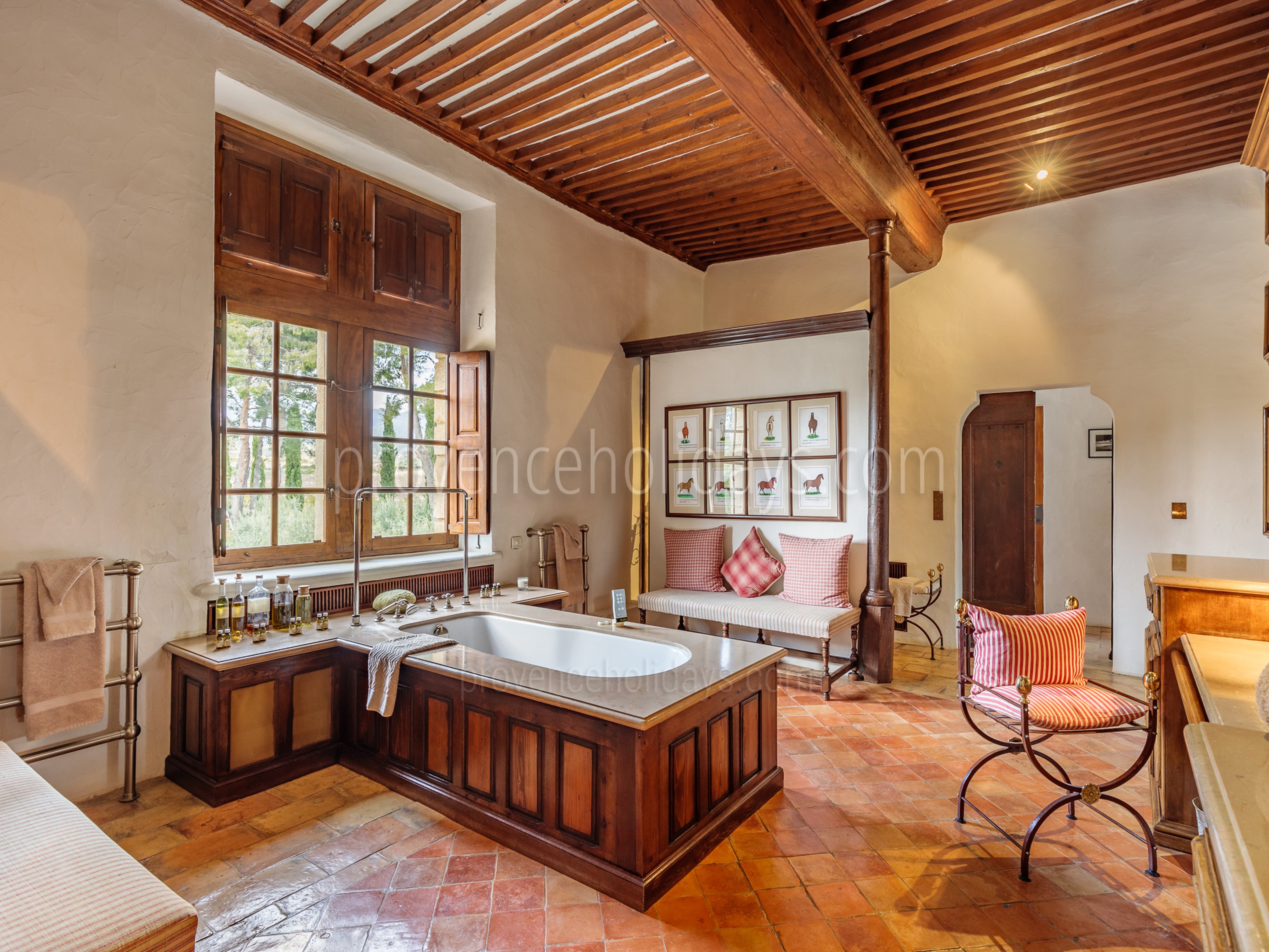 76 - Château de Luberon: Villa: Interior