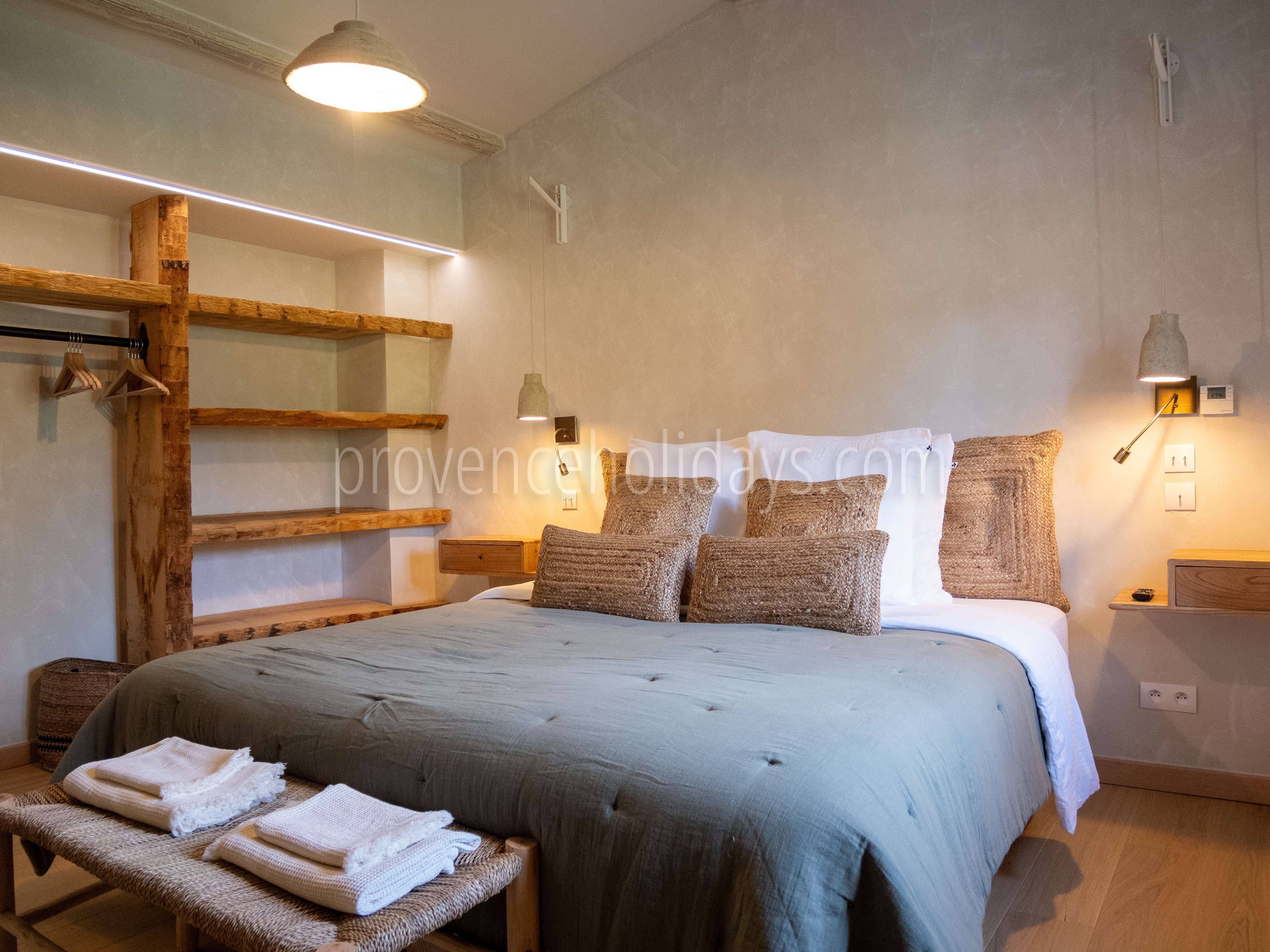 17 - Villa Serenité du Luberon: Villa: Bedroom