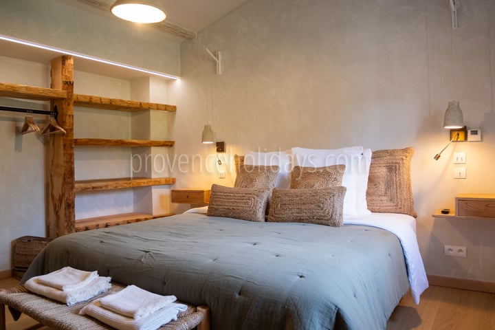 17 - Villa Serenité du Luberon: Villa: Bedroom