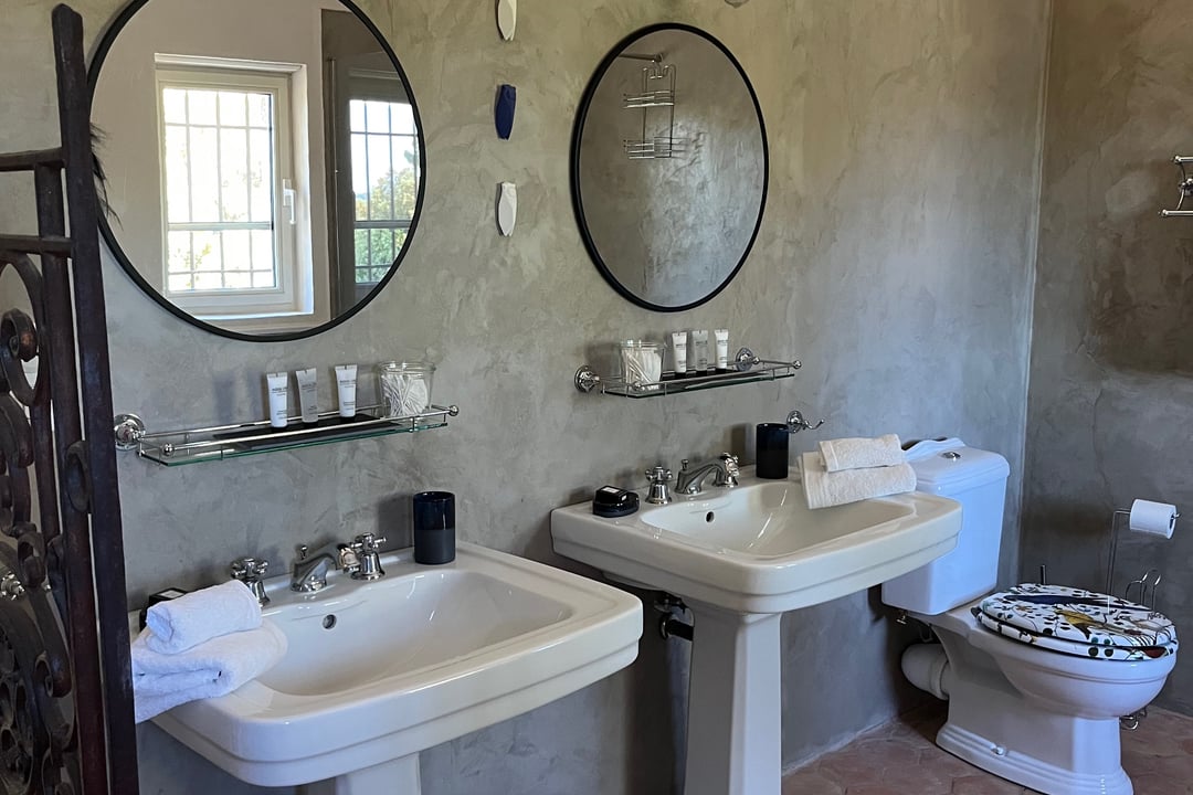 27 - Le Mas de la Cabro: Villa: Bathroom