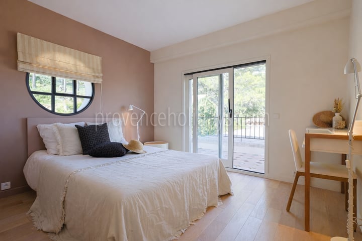 5 - Domaine de la Tour: Villa: Bedroom