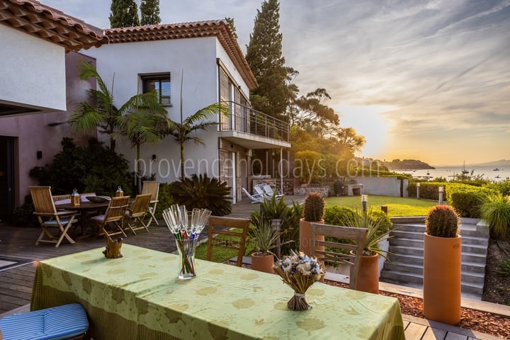 30 - Villa Giens: Villa: Exterior