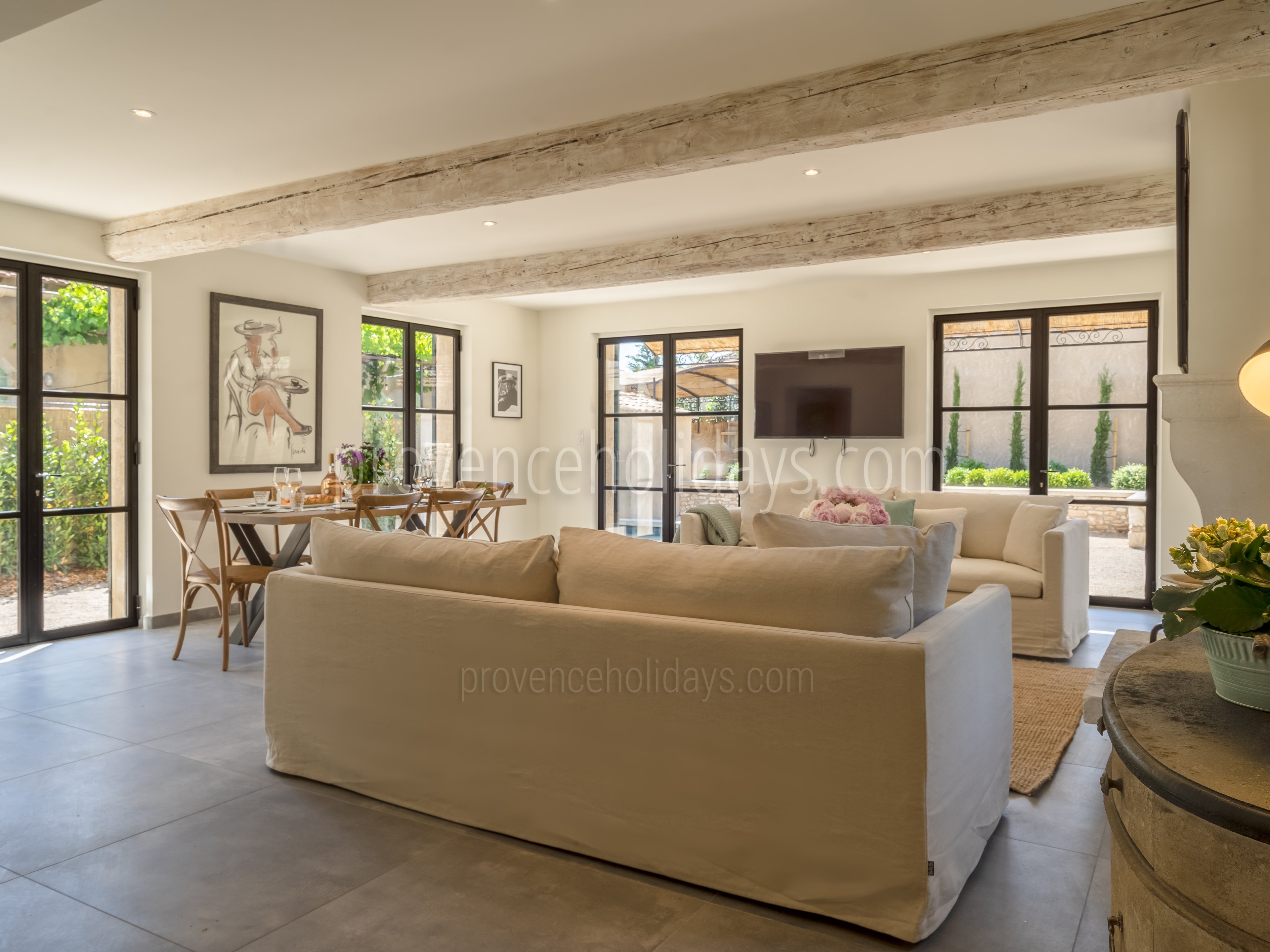 20 - Mas des Amandes: Villa: Interior