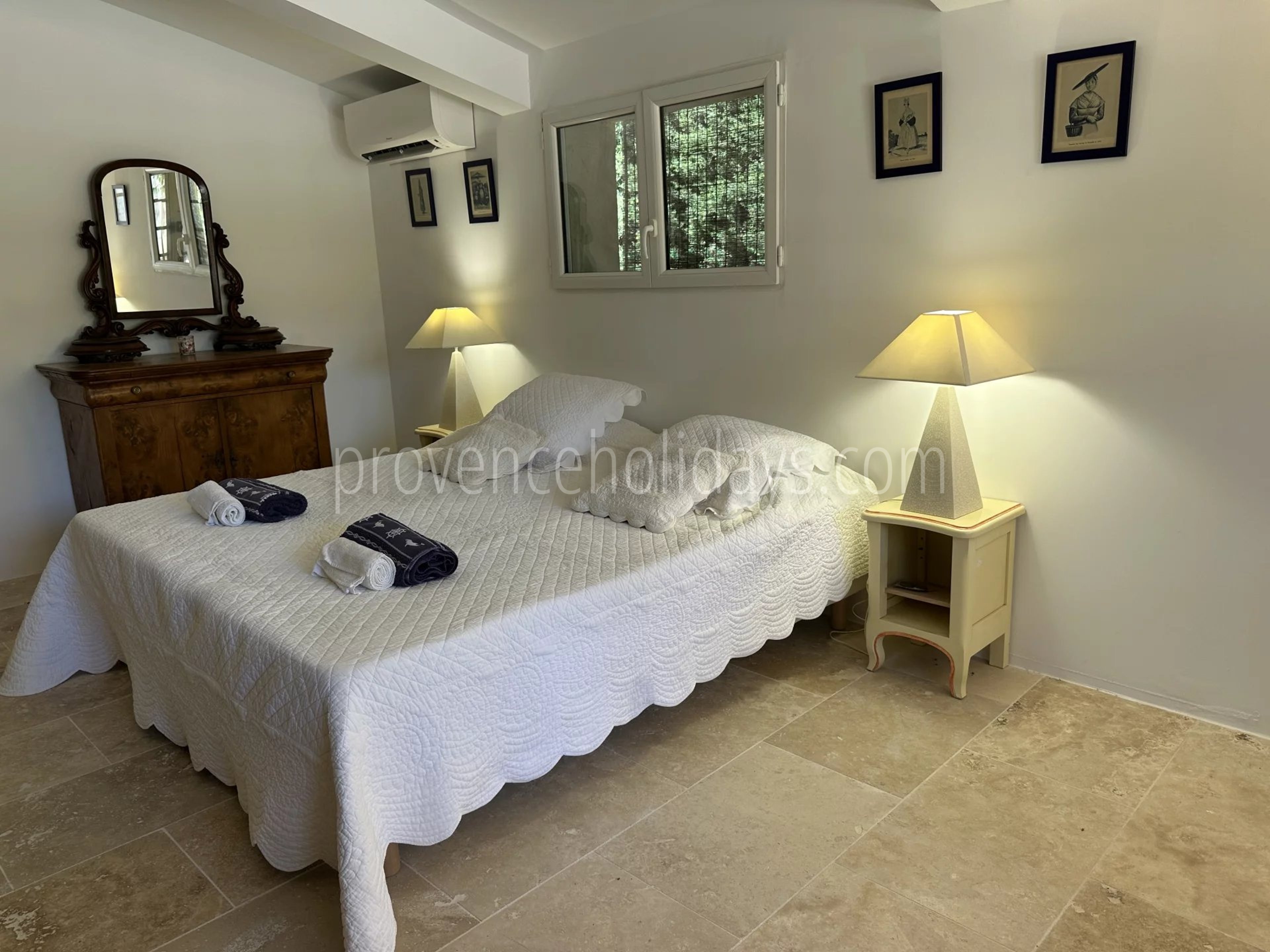 17 - Gerenoveerd huis in Fontvieille: Villa: Bedroom