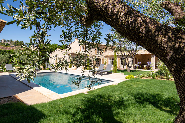 10 - Maison Eygalières: Villa: Exterior
