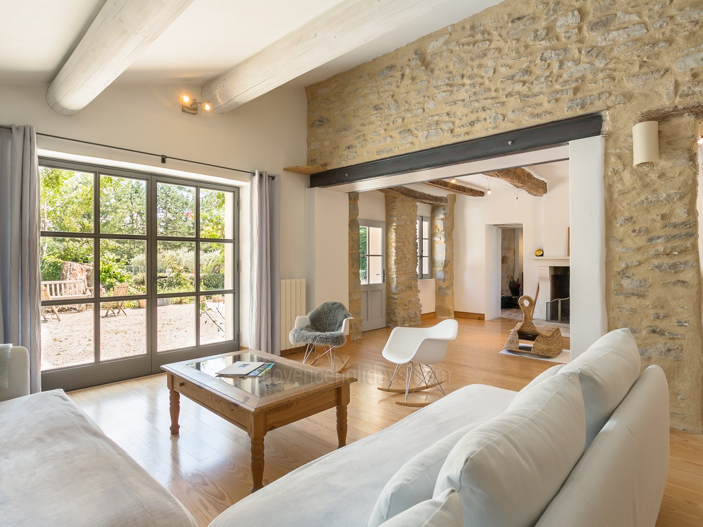 4 - Mas Aubade: Villa: Interior